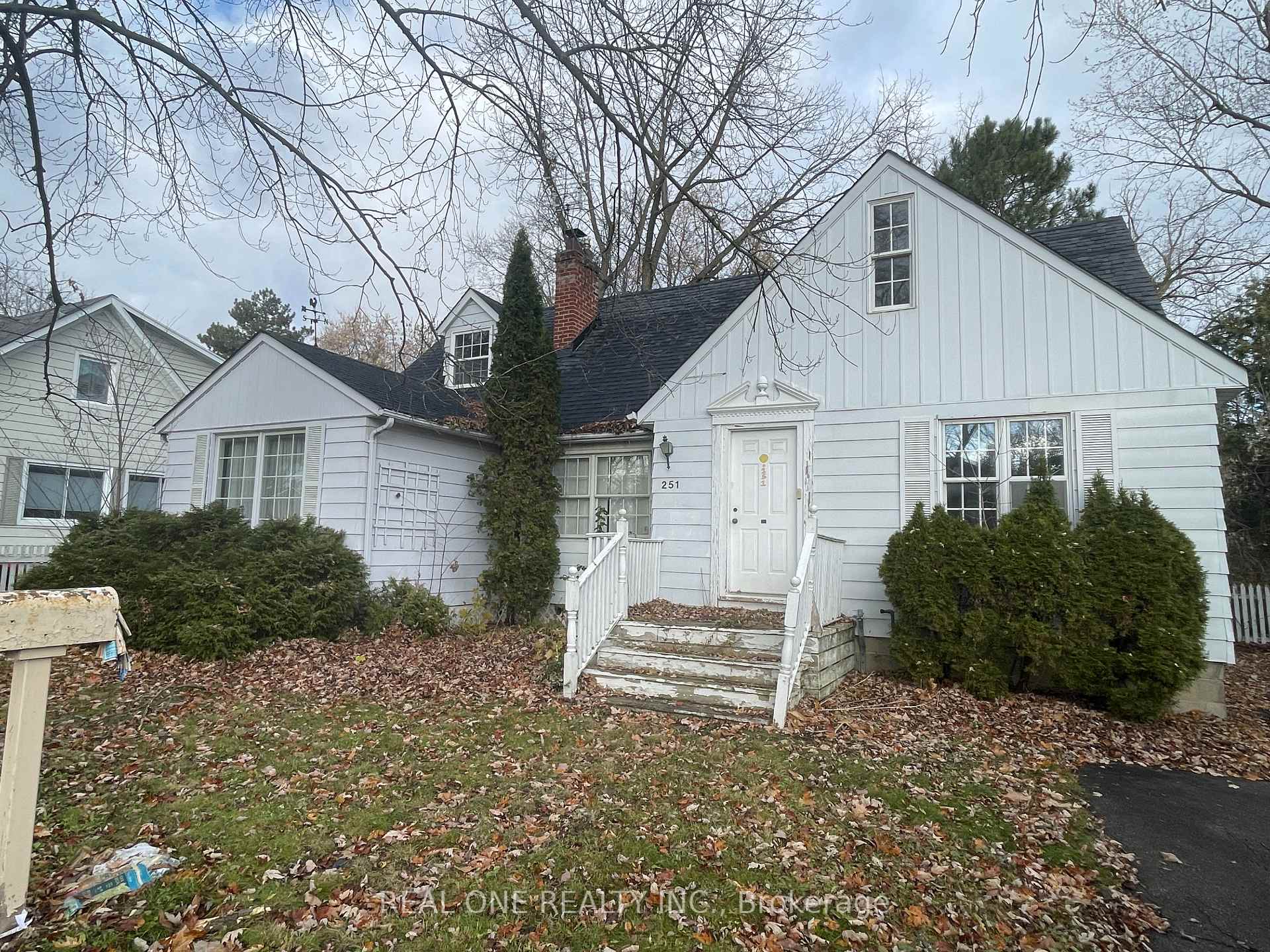 Front of 251 Richmond Street