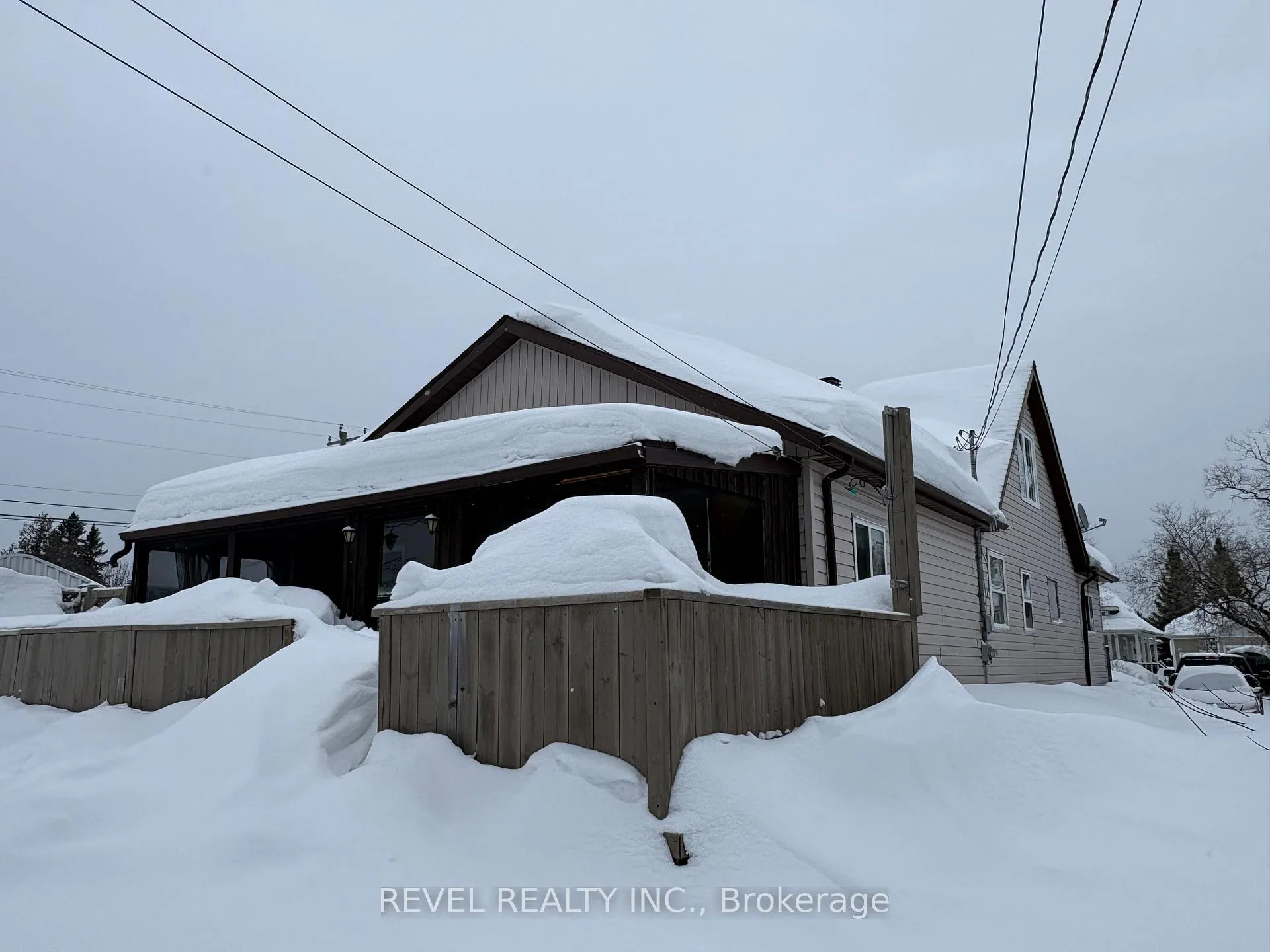 Photo 3 of 147 Fifteenth Avenue, Cochrane — HOMEH