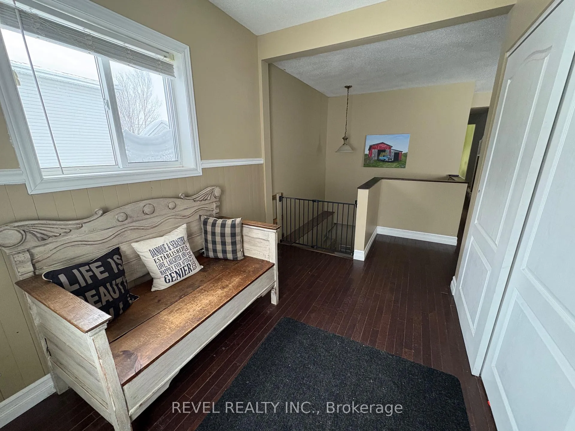 Photo 5 of 147 Fifteenth Avenue, Cochrane — HOMEH