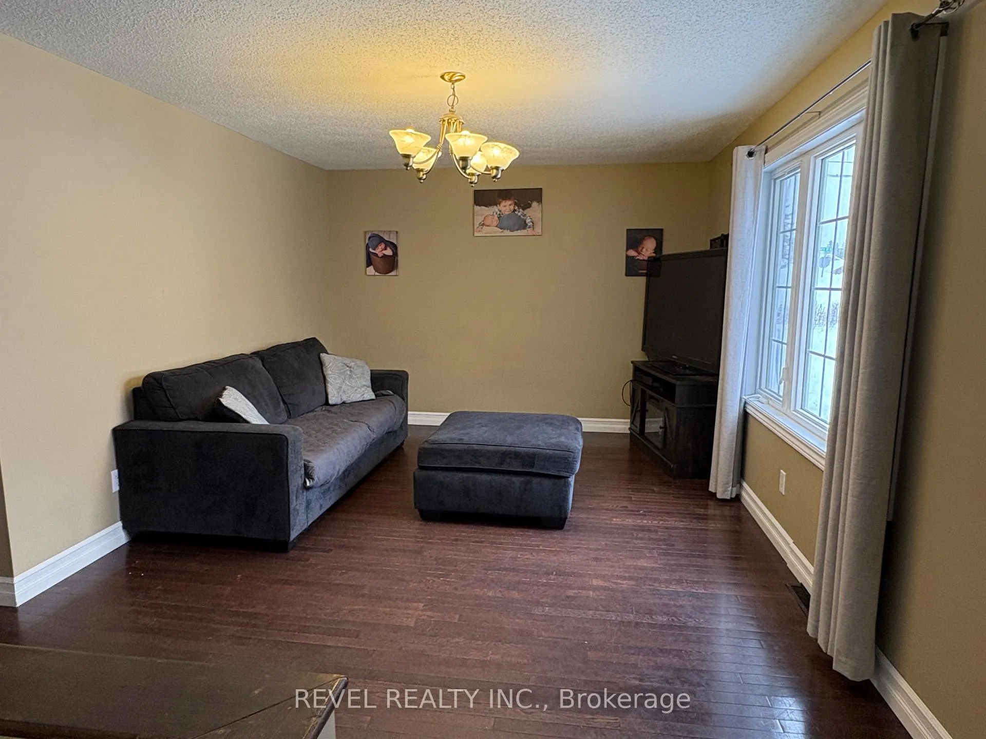 Photo 6 of 147 Fifteenth Avenue, Cochrane — HOMEH