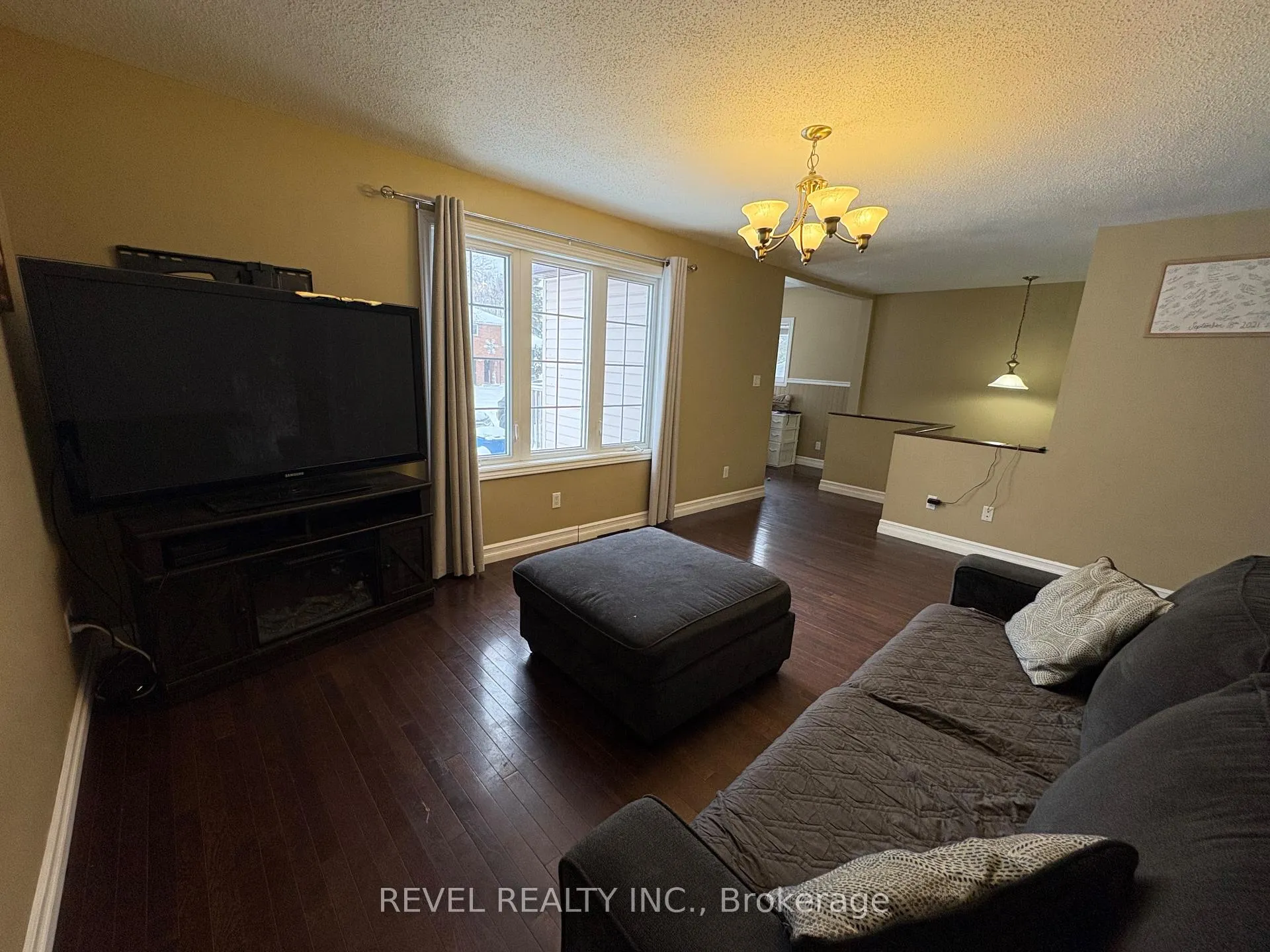 Photo 7 of 147 Fifteenth Avenue, Cochrane — HOMEH