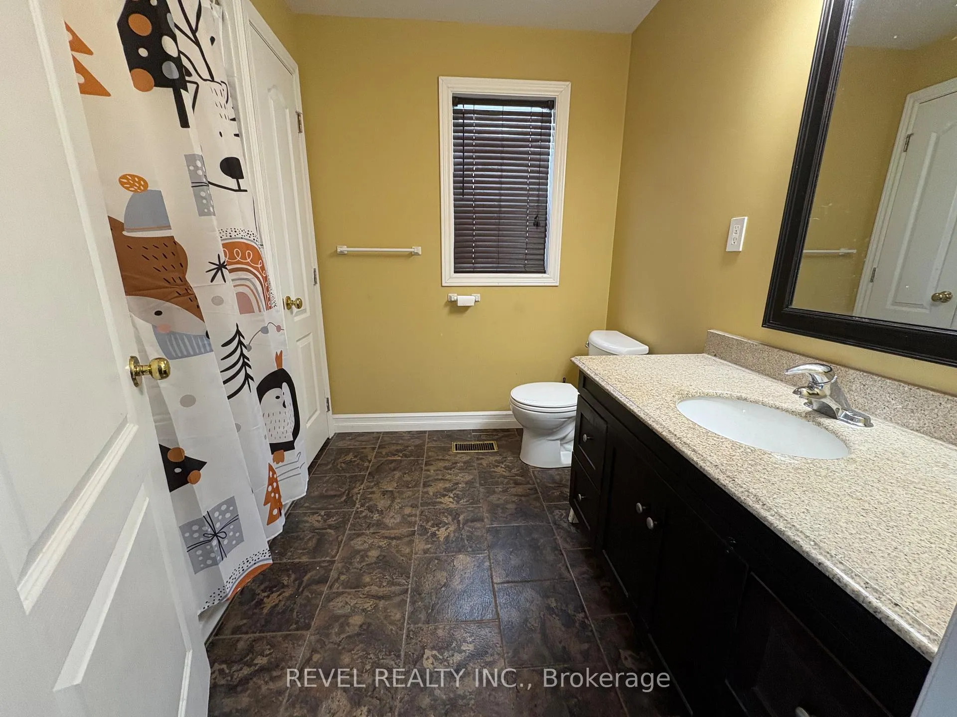 Photo 8 of 147 Fifteenth Avenue, Cochrane — HOMEH