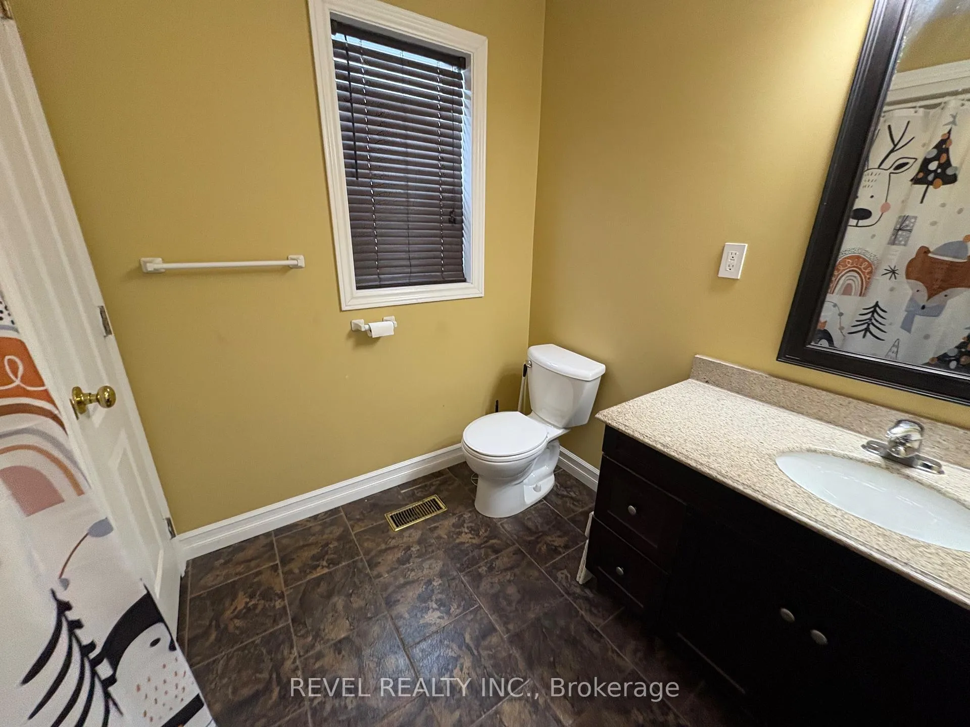 Photo 9 of 147 Fifteenth Avenue, Cochrane — HOMEH