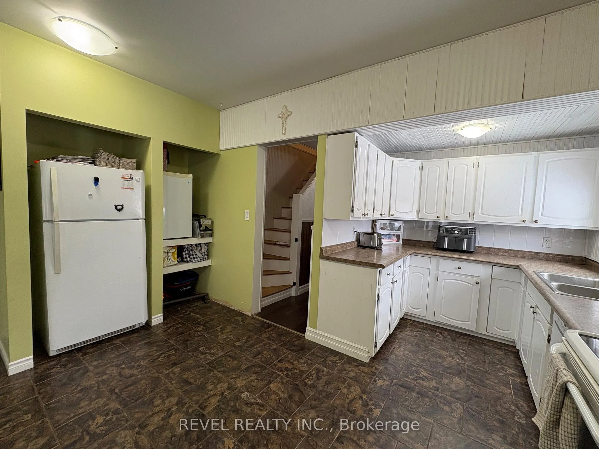 Photo 16 of 147 Fifteenth Avenue, Cochrane — HOMEH