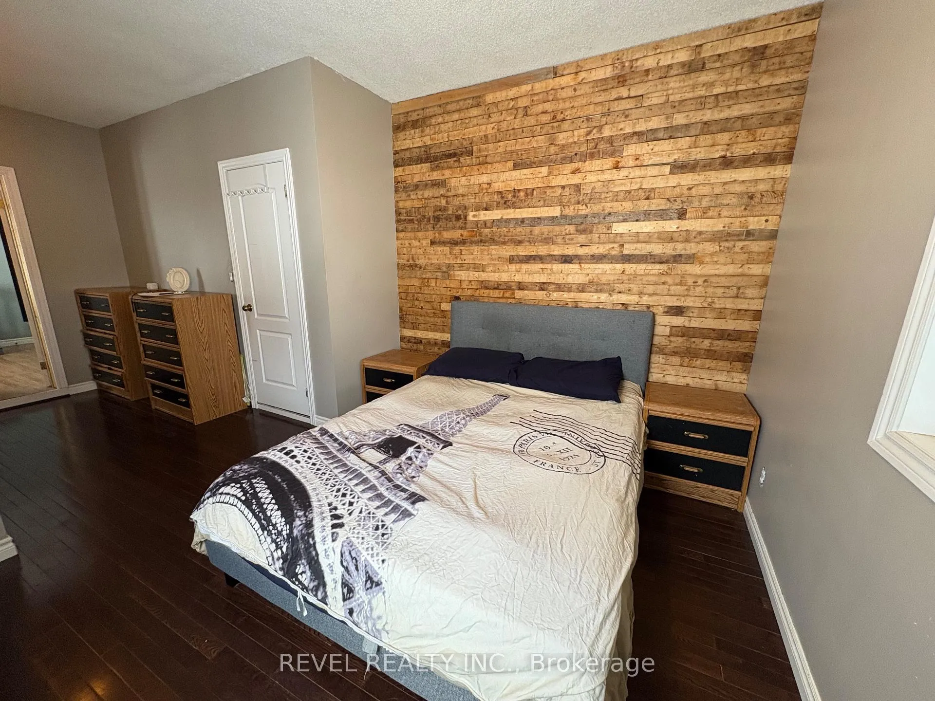 Photo 19 of 147 Fifteenth Avenue, Cochrane — HOMEH
