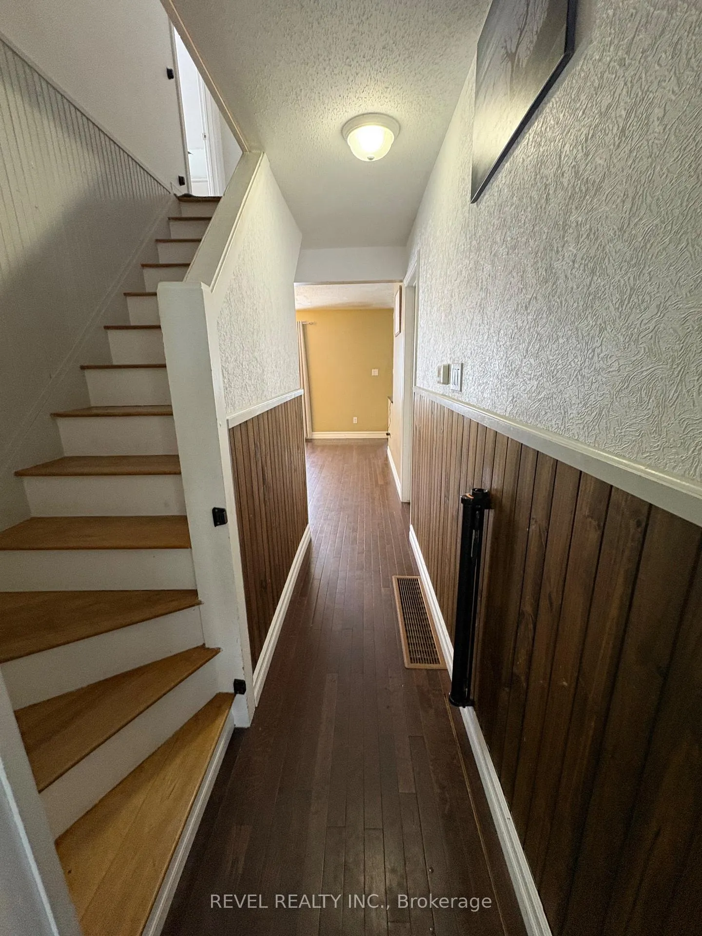 Photo 25 of 147 Fifteenth Avenue, Cochrane — HOMEH