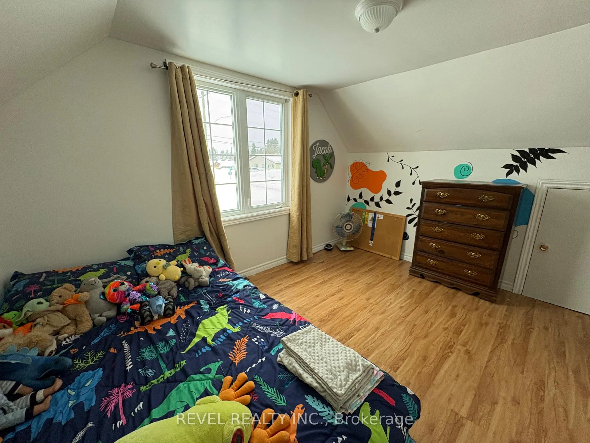 Photo 29 of 147 Fifteenth Avenue, Cochrane — HOMEH