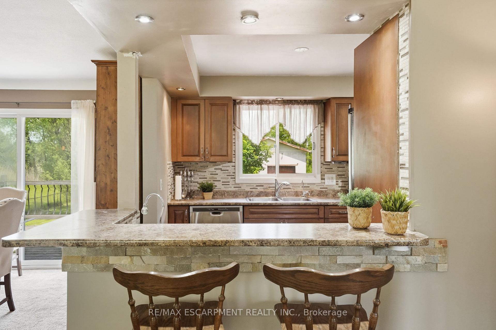 Photo 10 of 318 Freelton Road, Hamilton, Freelton — HOMEH