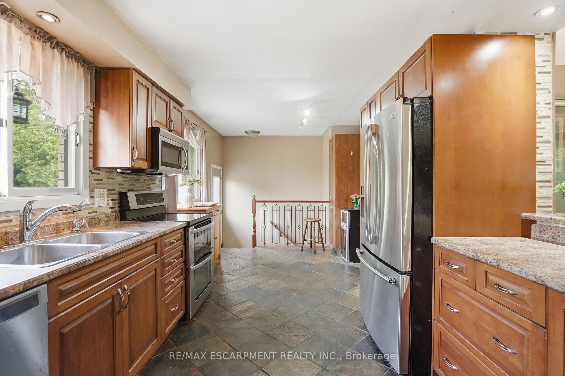 Photo 15 of 318 Freelton Road, Hamilton, Freelton — HOMEH