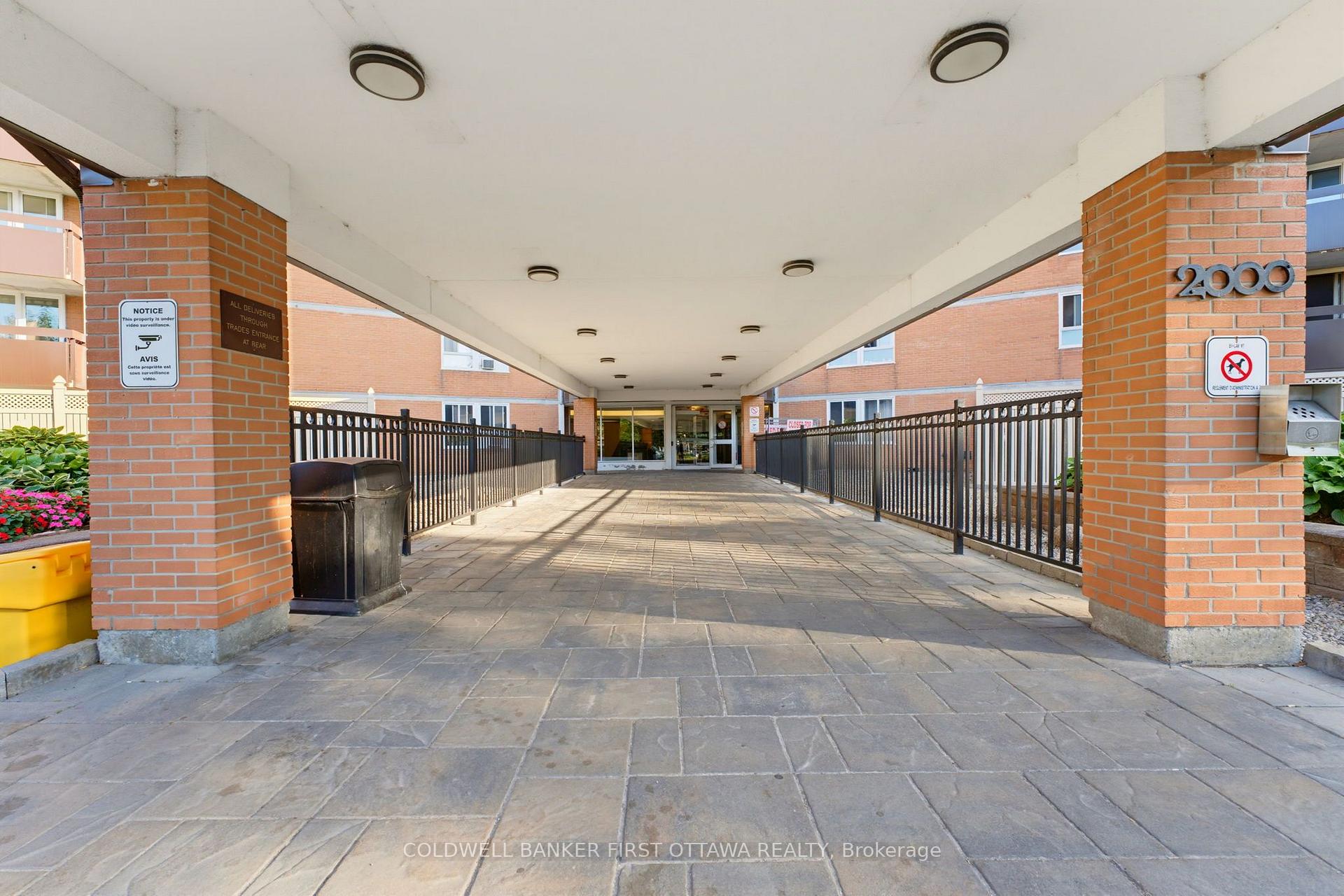 Photo 3 of Unit 803, 2000 Jasmine Crescent, Ottawa, Beacon Hill South — HOMEH