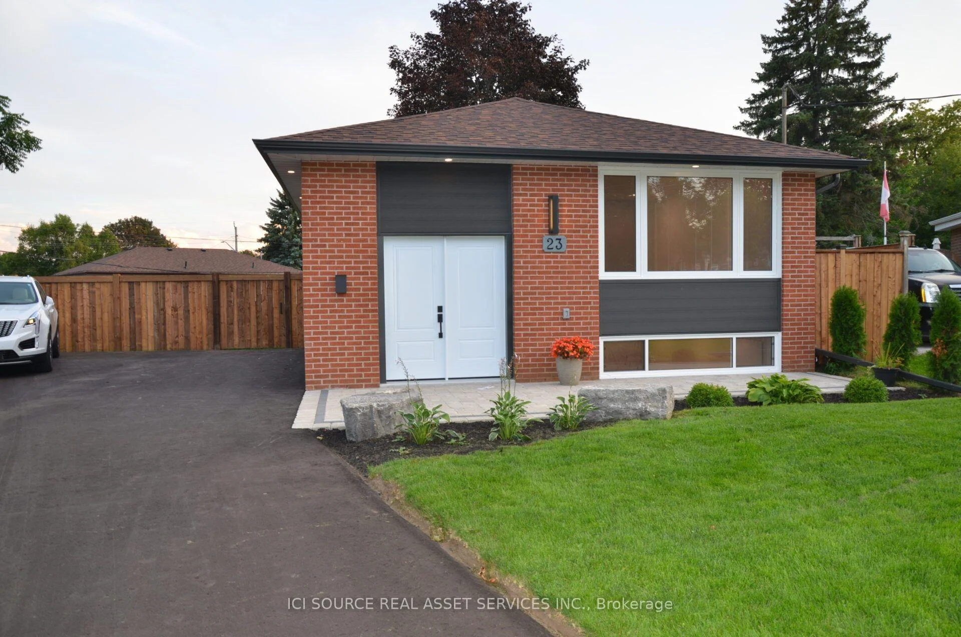 Photo 3 of 23 Sunset Road, Clarington, Bowmanville — HOMEH
