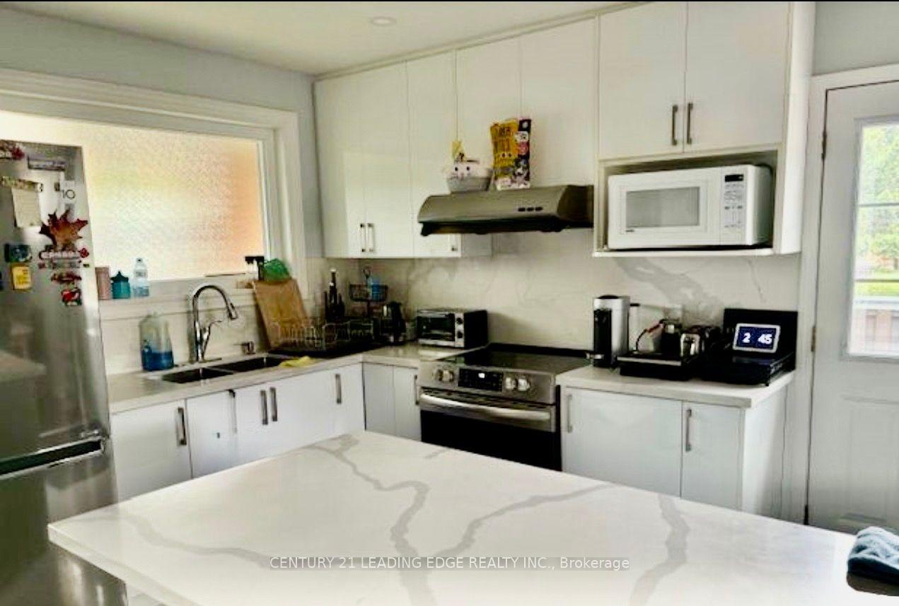 Photo 2 of 301 Rossland Road W, Whitby, Williamsburg — HOMEH