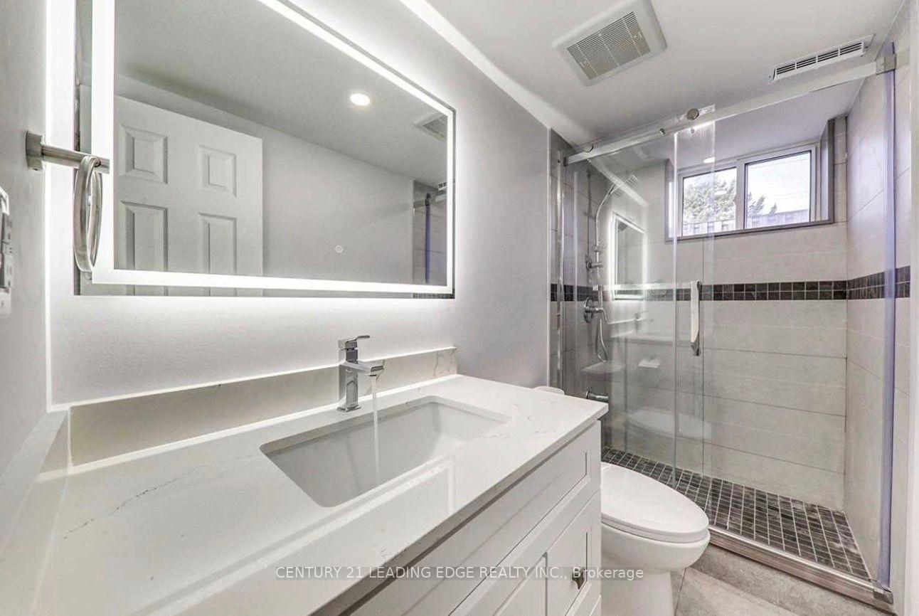 Photo 3 of 301 Rossland Road W, Whitby, Williamsburg — HOMEH