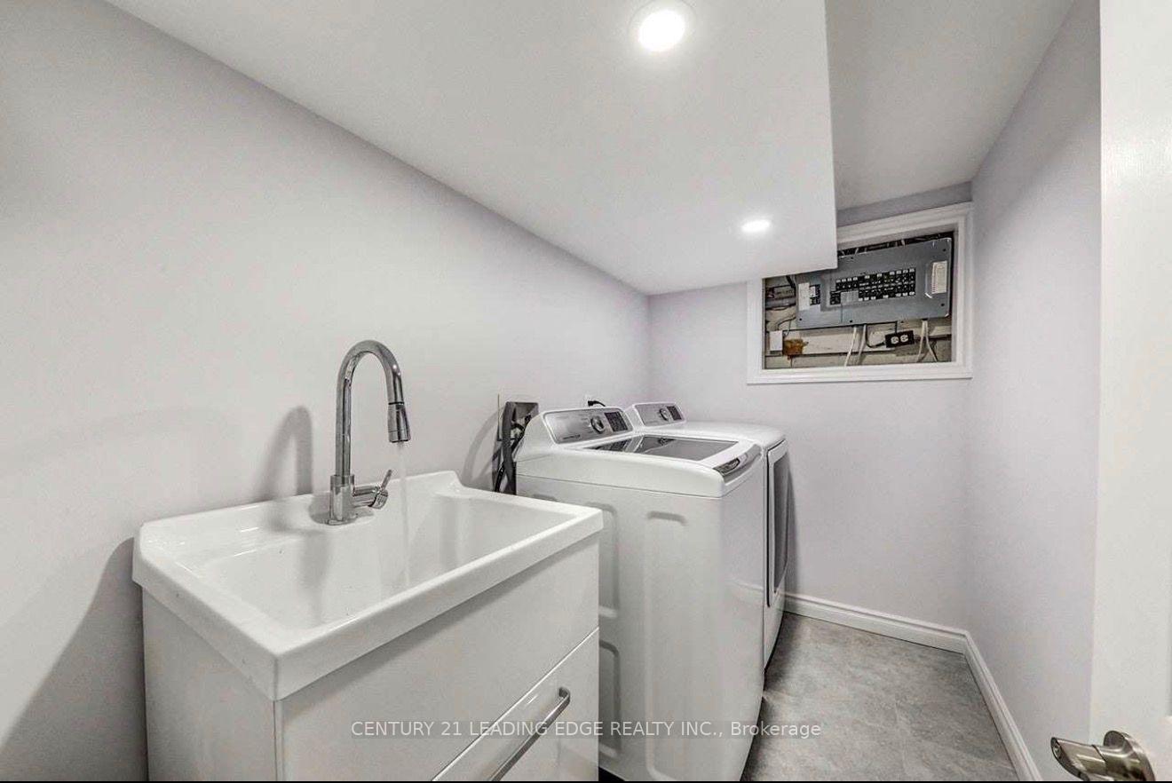 Photo 4 of 301 Rossland Road W, Whitby, Williamsburg — HOMEH