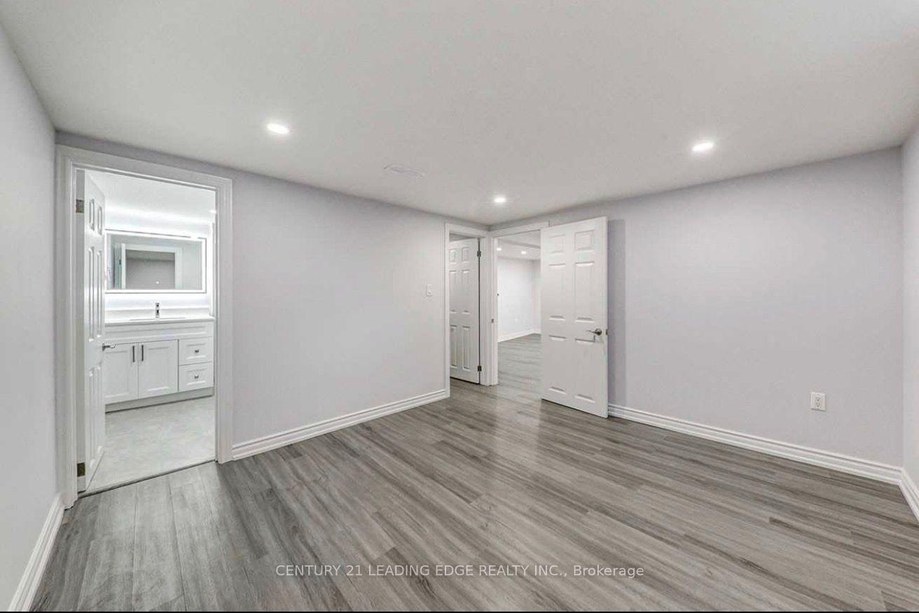 Photo 7 of 301 Rossland Road W, Whitby, Williamsburg — HOMEH