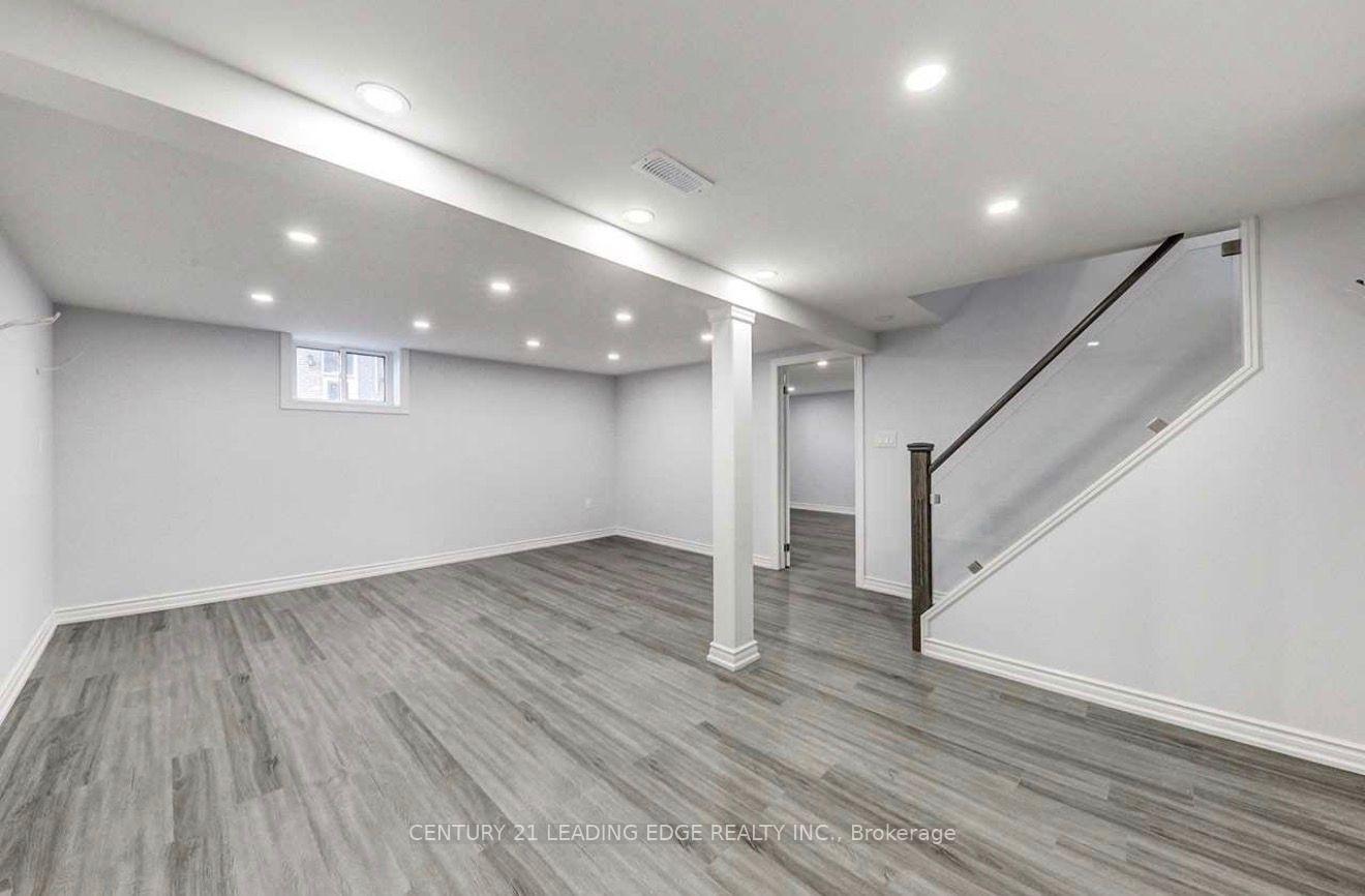 Photo 8 of 301 Rossland Road W, Whitby, Williamsburg — HOMEH