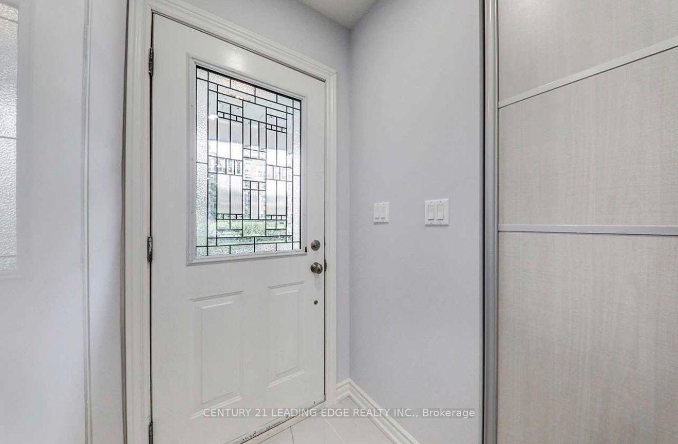 Photo 17 of 301 Rossland Road W, Whitby, Williamsburg — HOMEH