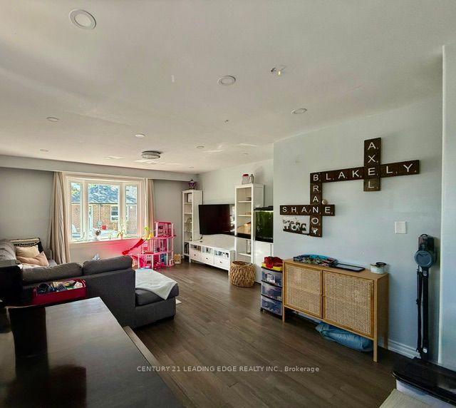 Photo 21 of 301 Rossland Road W, Whitby, Williamsburg — HOMEH