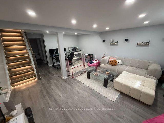 Photo 32 of 301 Rossland Road W, Whitby, Williamsburg — HOMEH