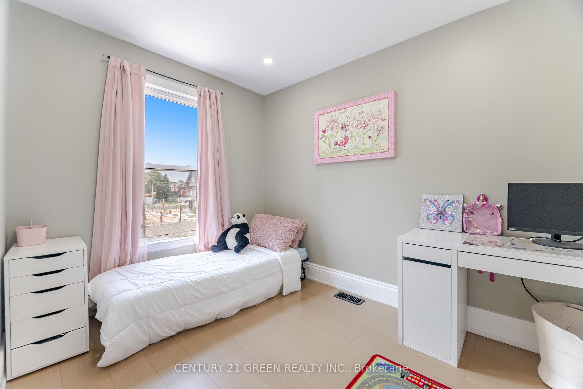 Photo 26 of 61 Stirton Street, Hamilton, Gibson — HOMEH