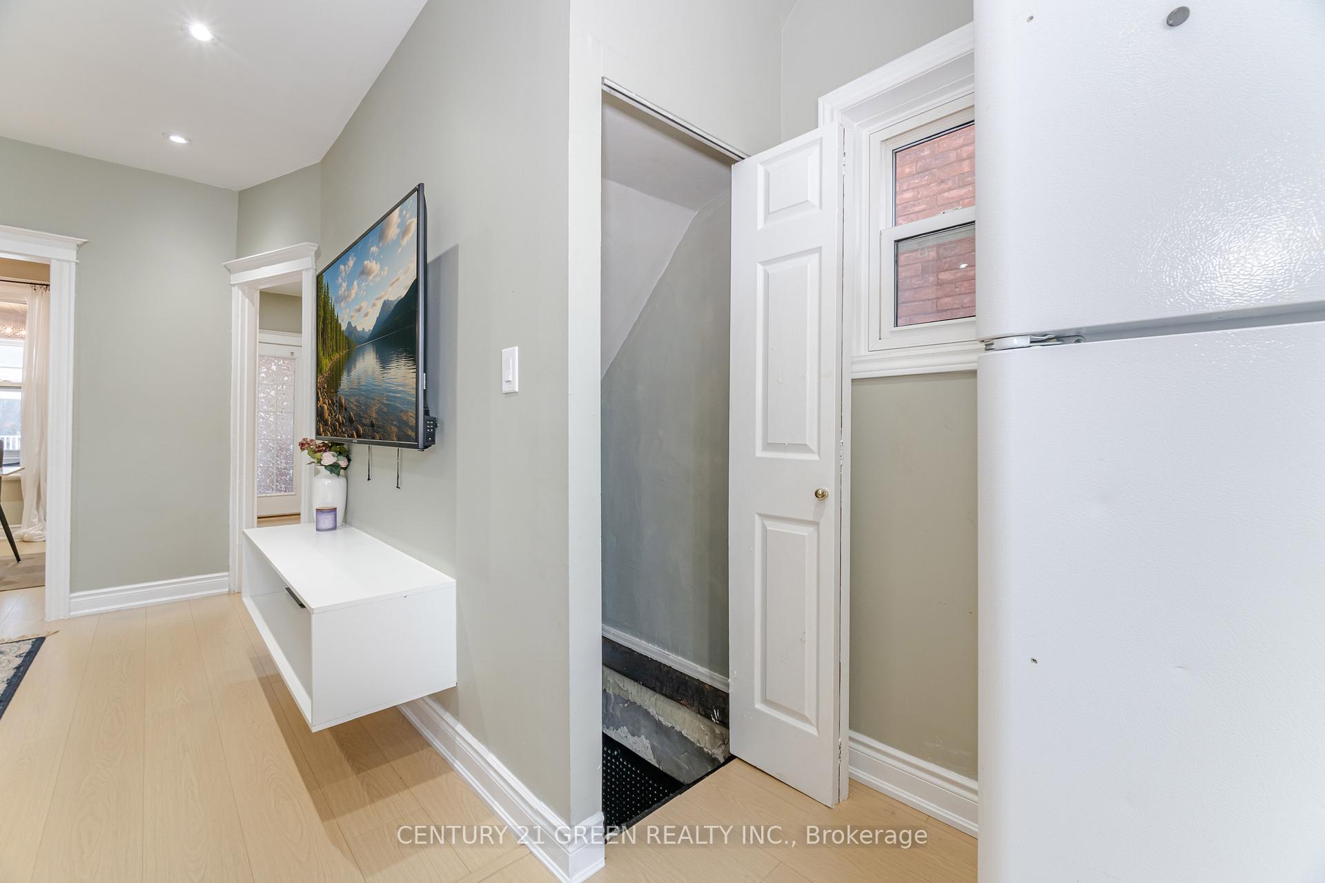 Photo 33 of 61 Stirton Street, Hamilton, Gibson — HOMEH