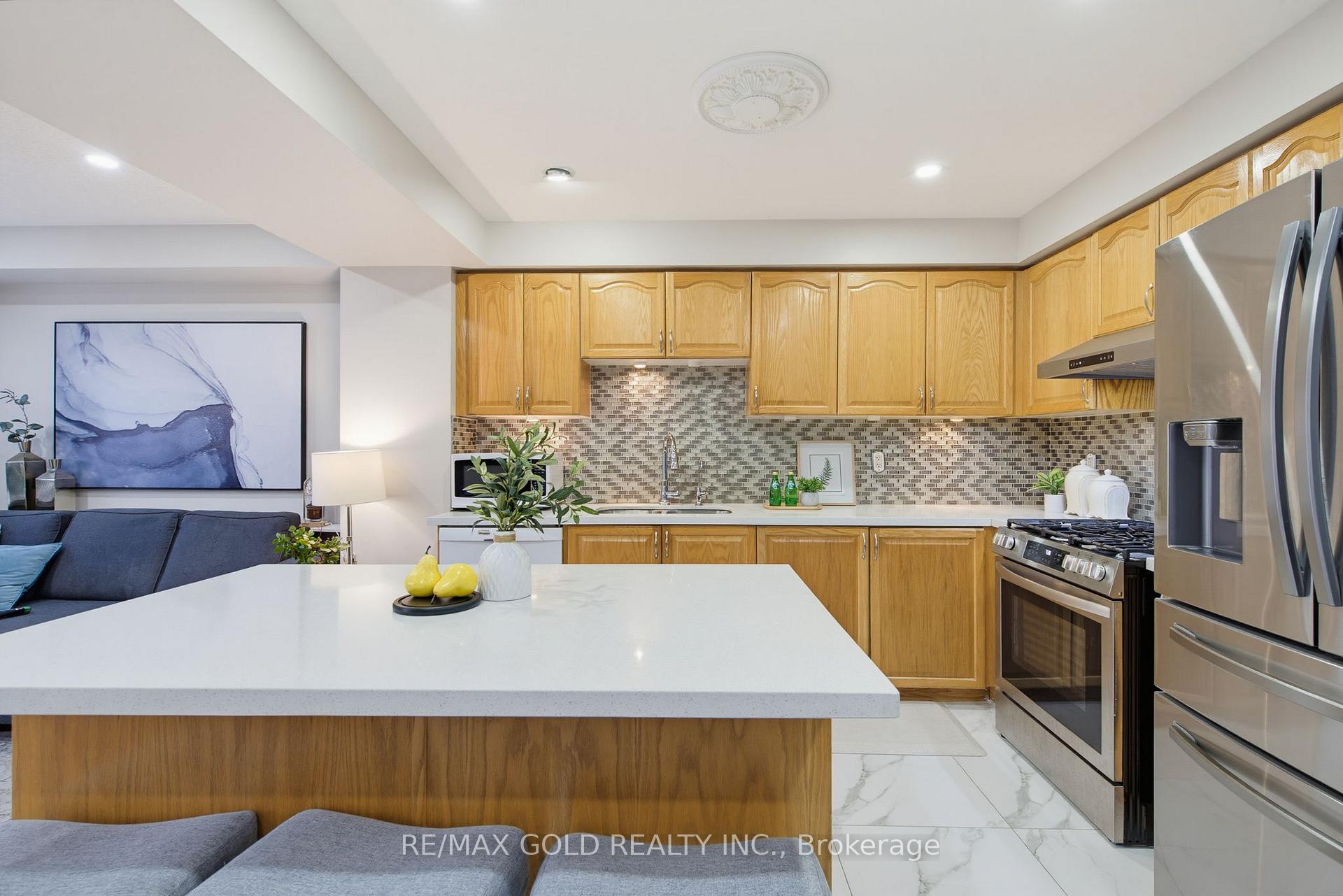 Photo 10 of 46 Sand Cherry Crescent, Brampton, Sandringham-Wellington — HOMEH