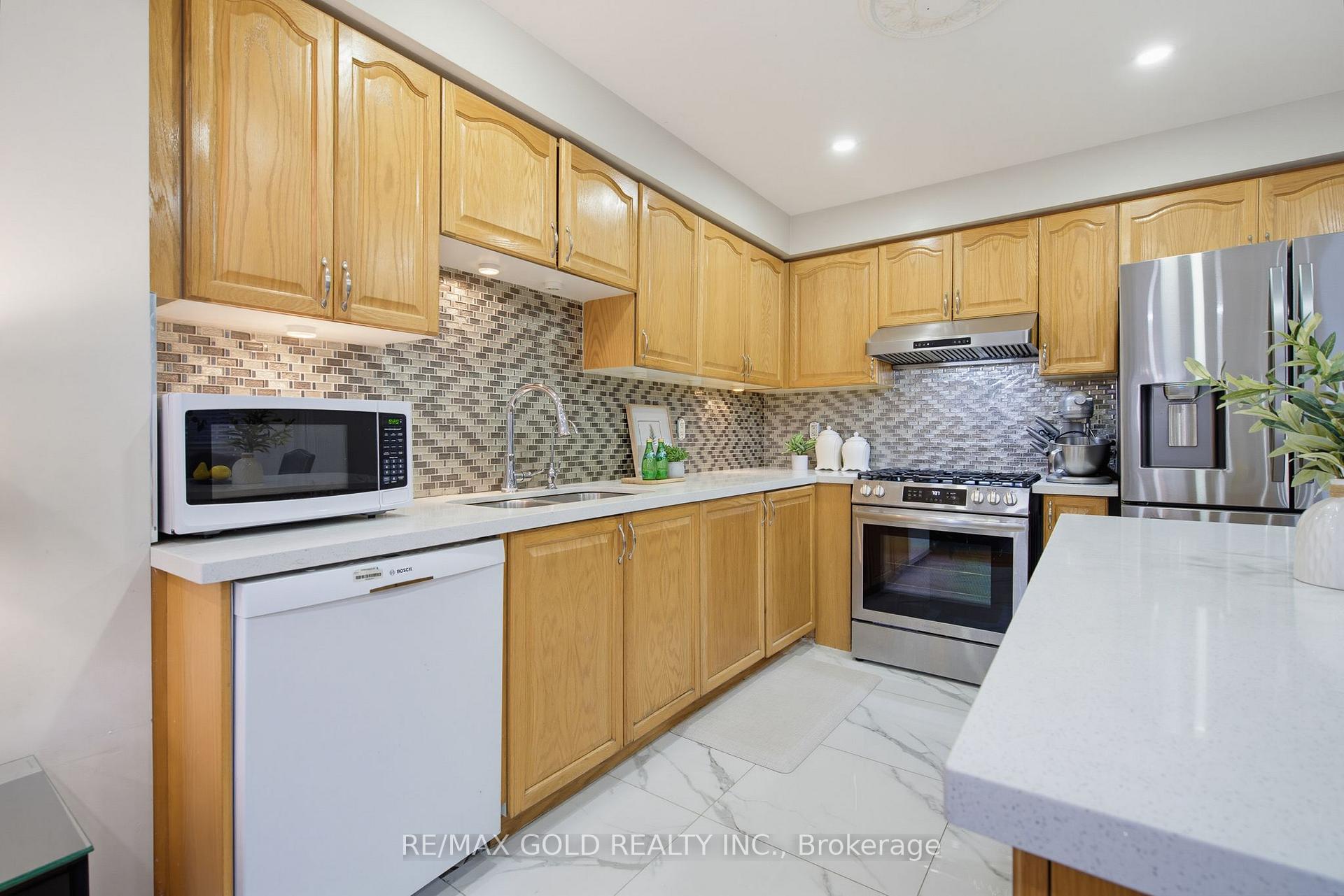 Photo 11 of 46 Sand Cherry Crescent, Brampton, Sandringham-Wellington — HOMEH