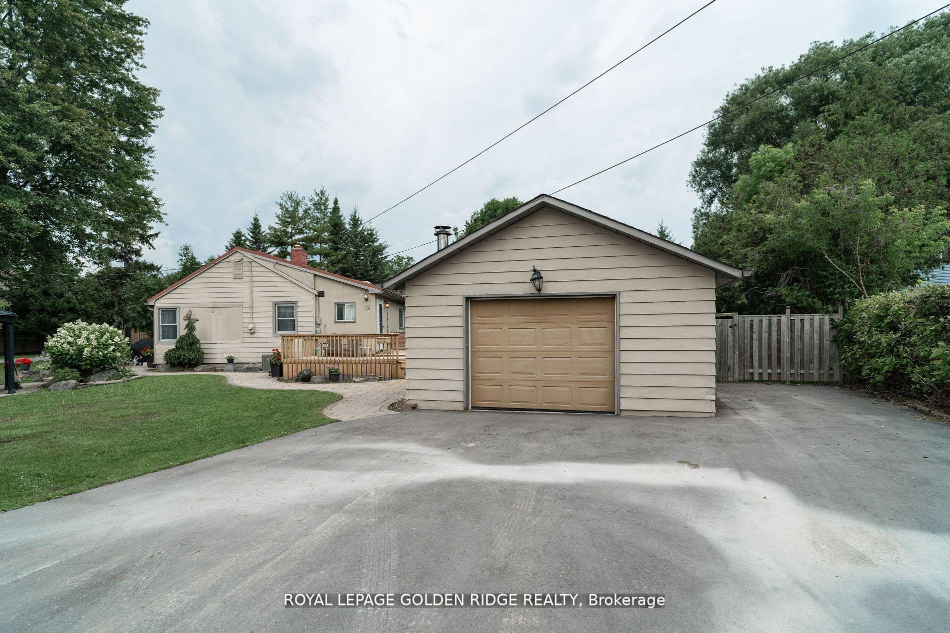 Photo 2 of 19 Lake Drive N, Georgina, Keswick North — HOMEH