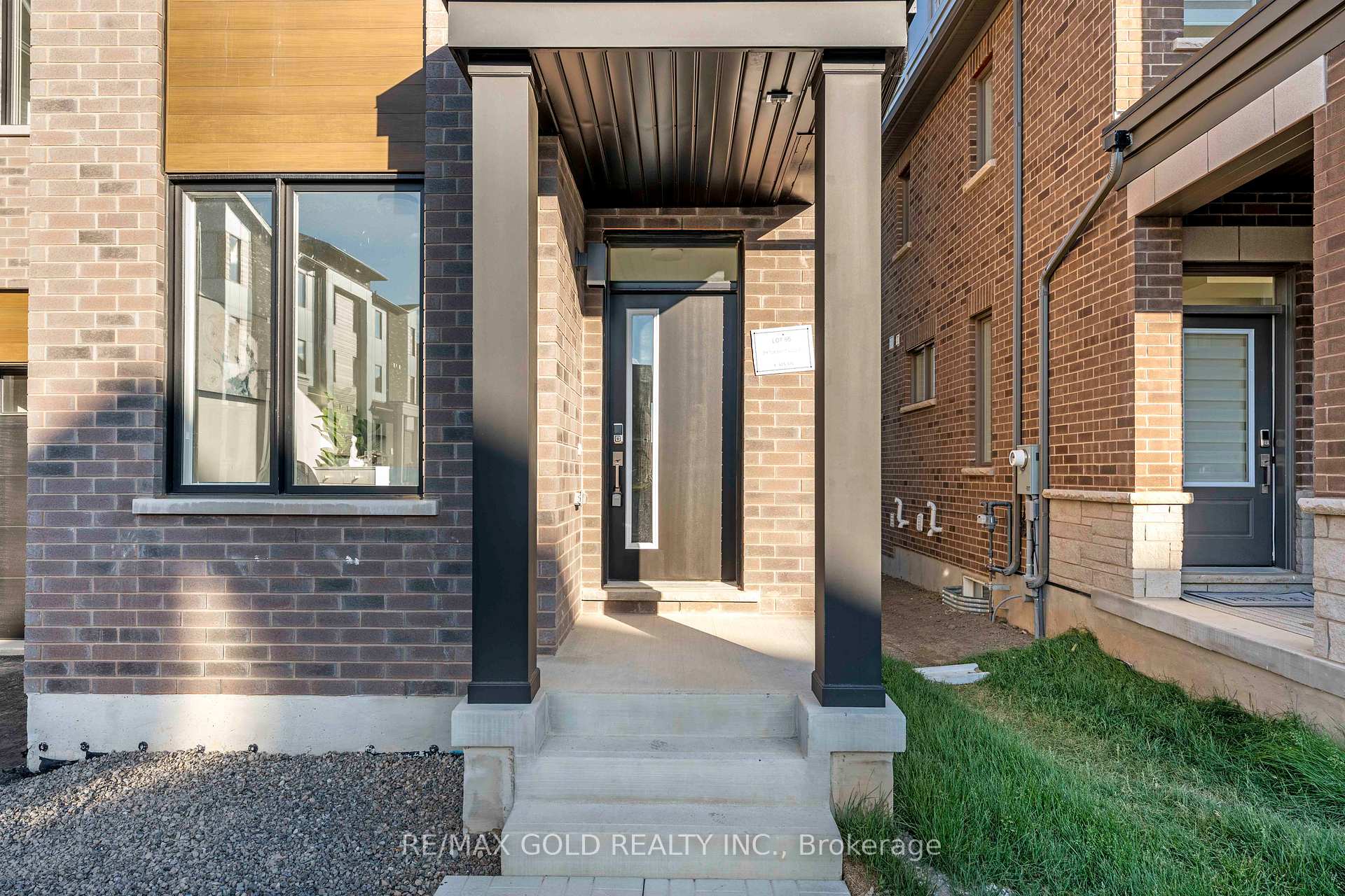 Photo 3 of 39 Timber Falls Drive, Brampton, Northwest Brampton — HOMEH