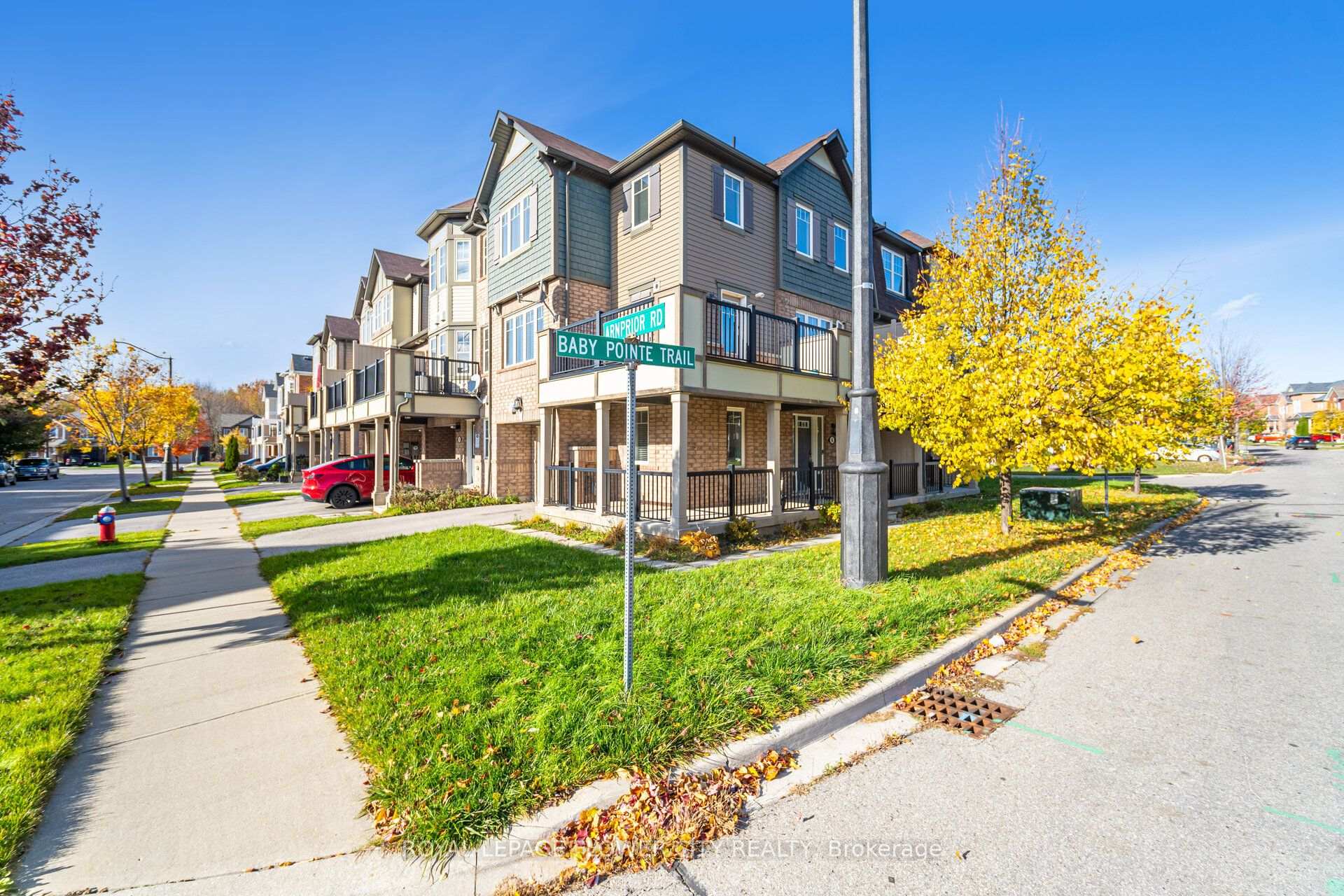 Photo 2 of 6 Baby Pointe Trail, Brampton, Northwest Brampton — HOMEH