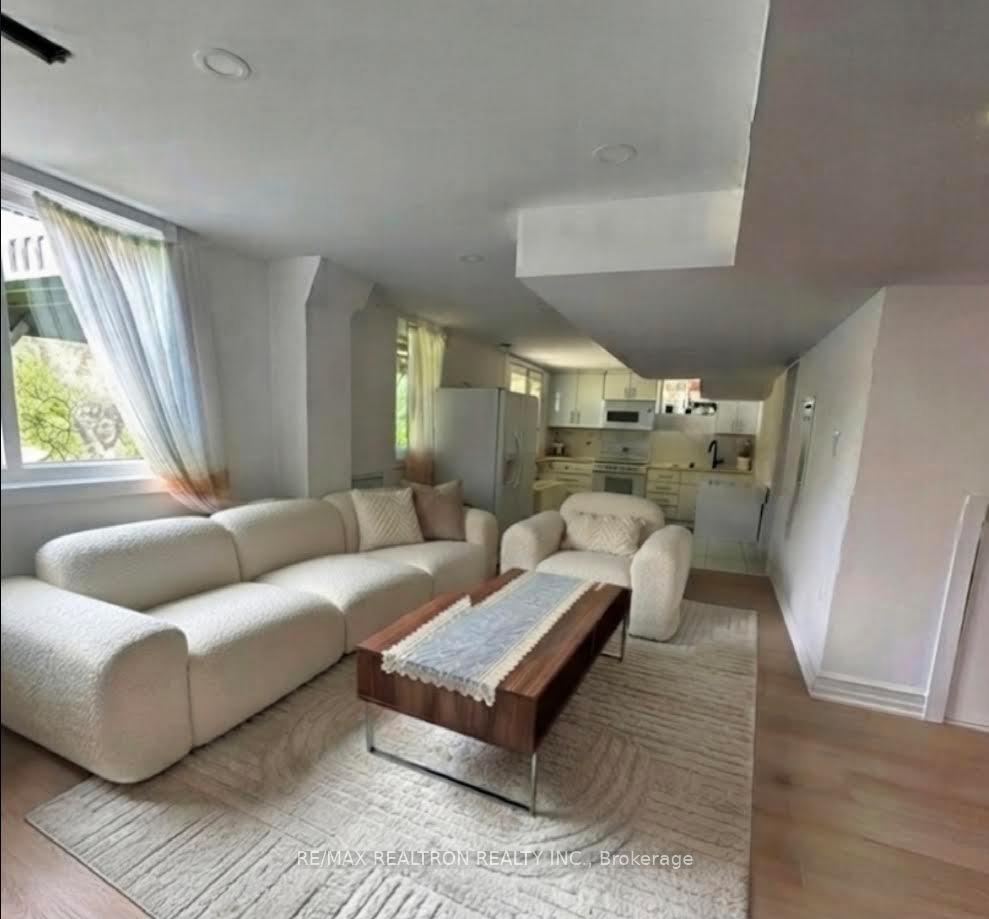 Photo 2 of 55 Cromarty Place, Vaughan, Maple — HOMEH