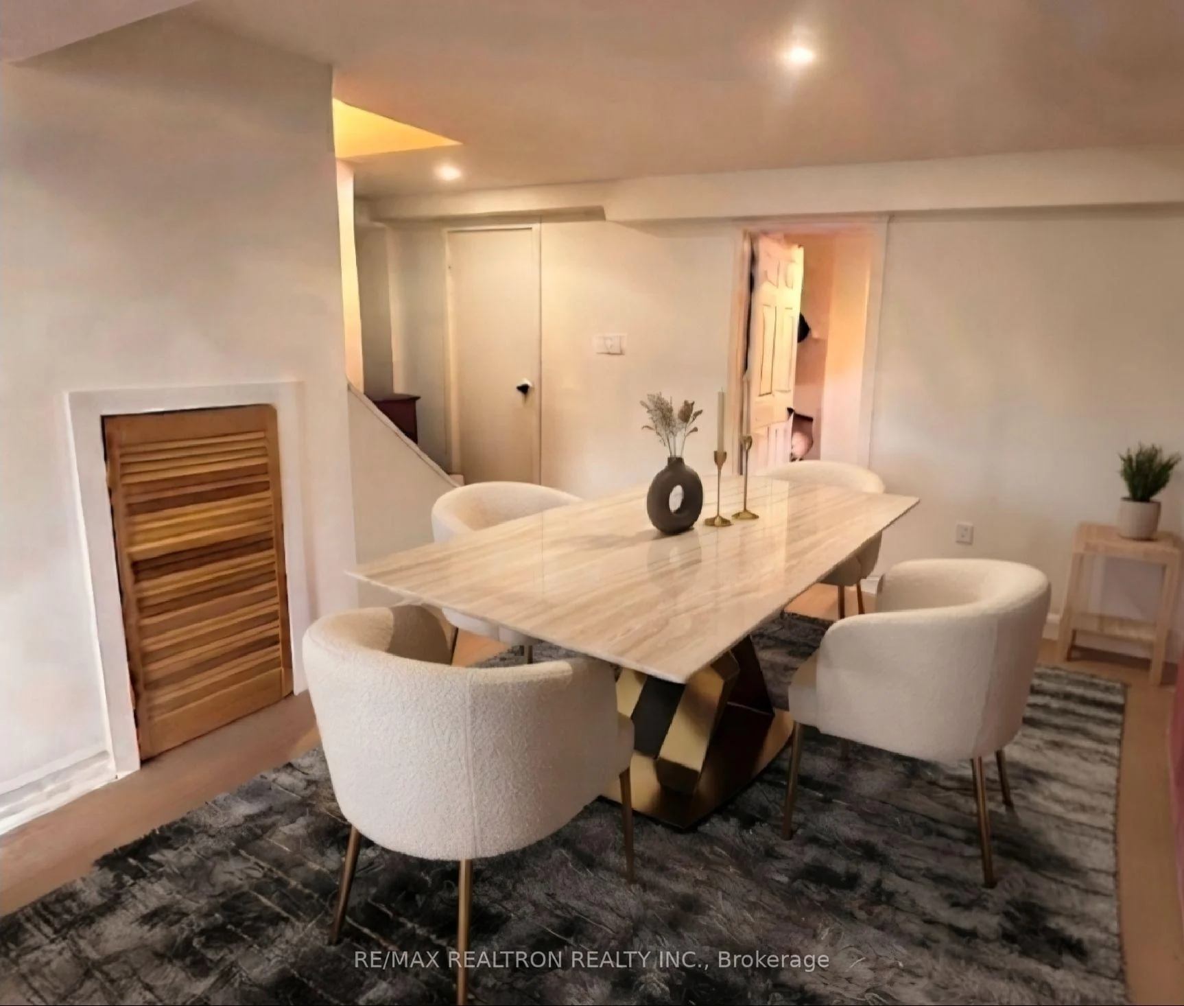 Photo 4 of 55 Cromarty Place, Vaughan, Maple — HOMEH