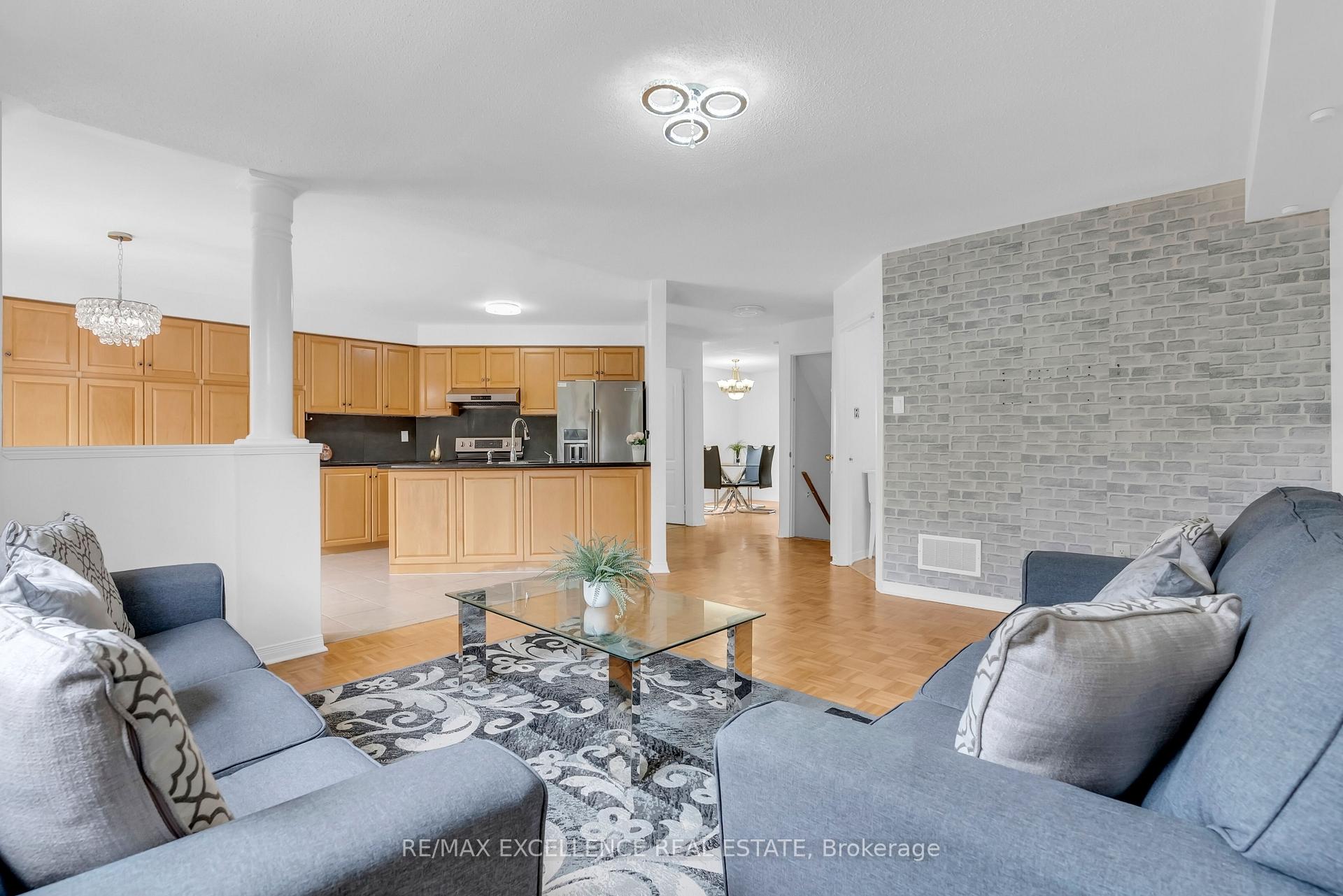 Photo 11 of 50 Jewel Crescent, Brampton, Sandringham-Wellington — HOMEH