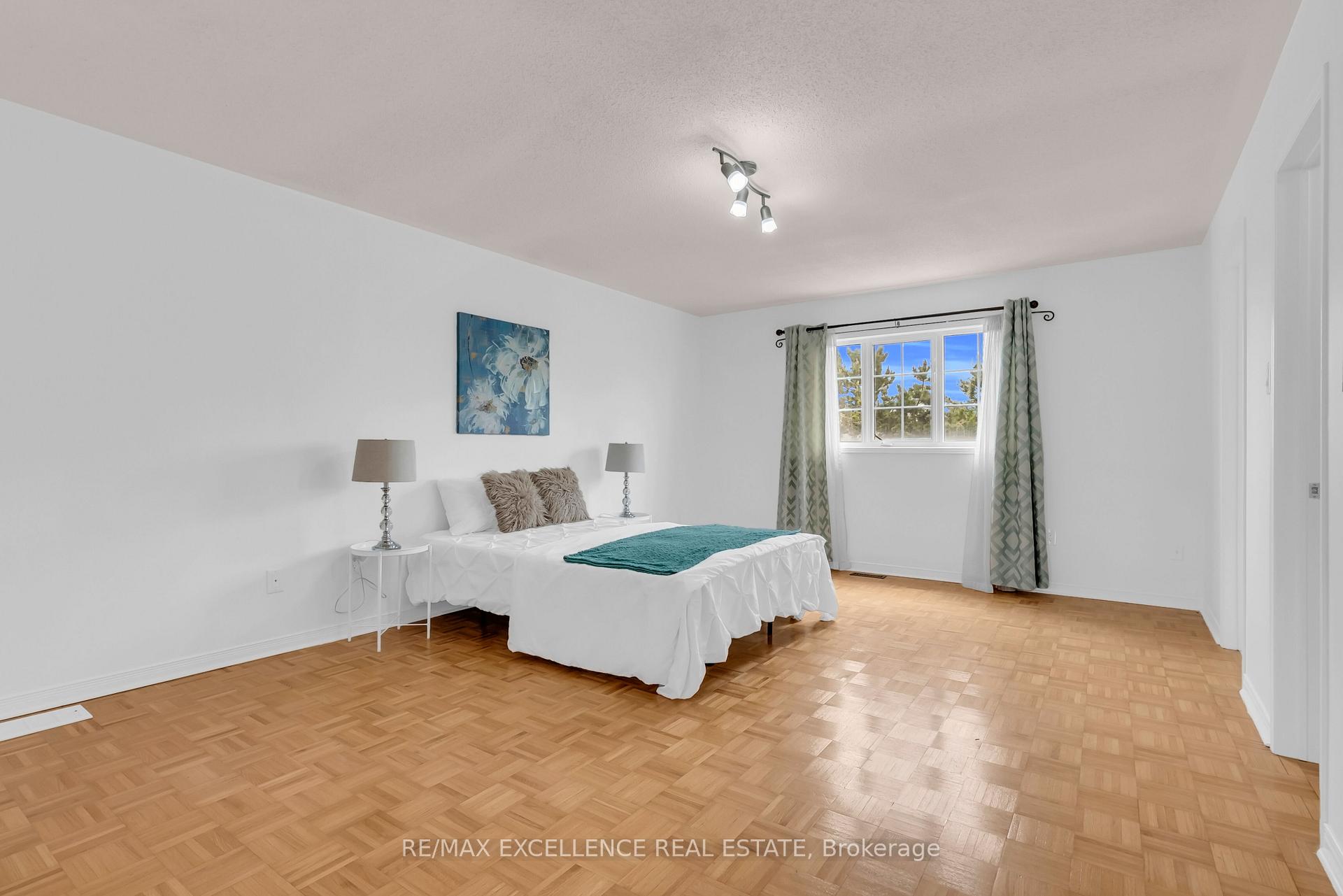 Photo 20 of 50 Jewel Crescent, Brampton, Sandringham-Wellington — HOMEH