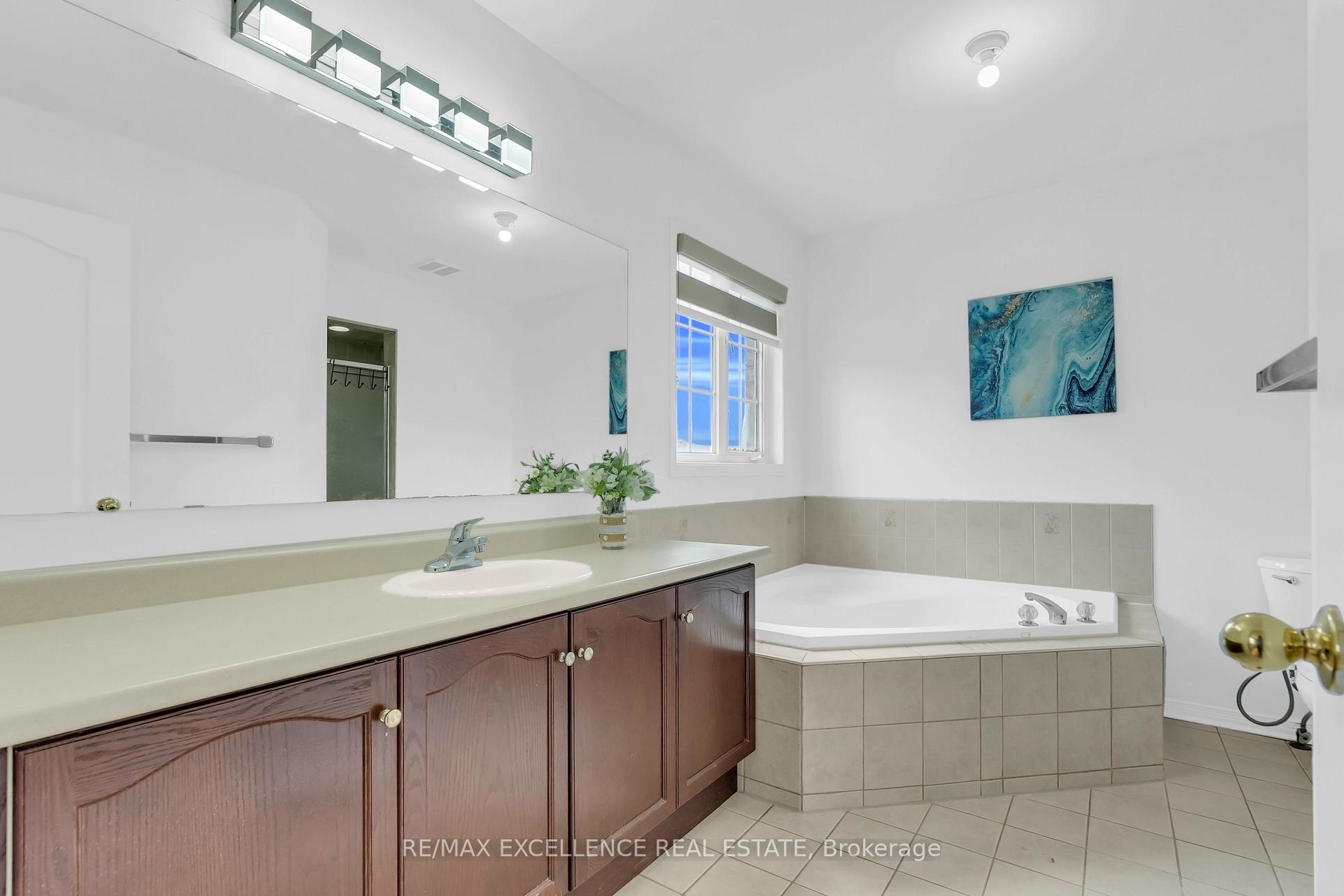 Photo 22 of 50 Jewel Crescent, Brampton, Sandringham-Wellington — HOMEH