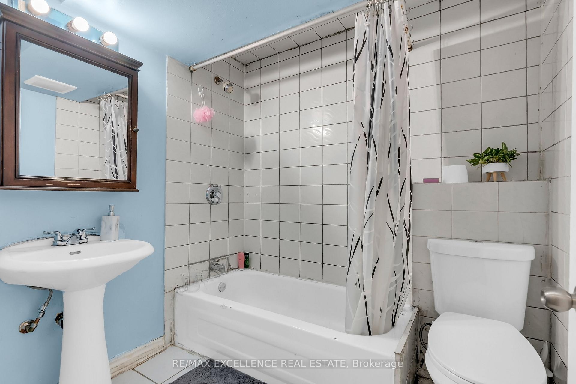 Photo 36 of 50 Jewel Crescent, Brampton, Sandringham-Wellington — HOMEH
