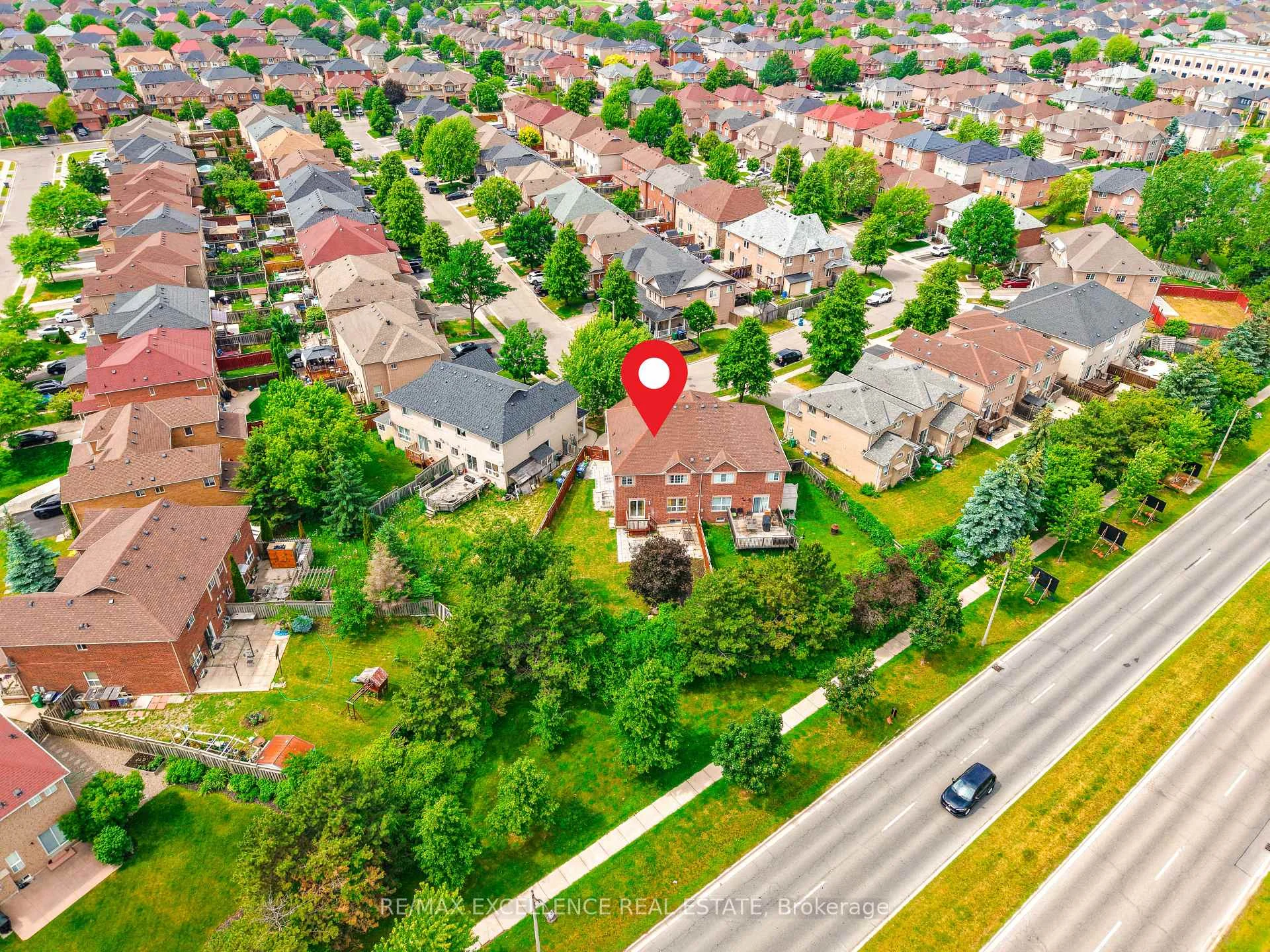 Photo 47 of 50 Jewel Crescent, Brampton, Sandringham-Wellington — HOMEH