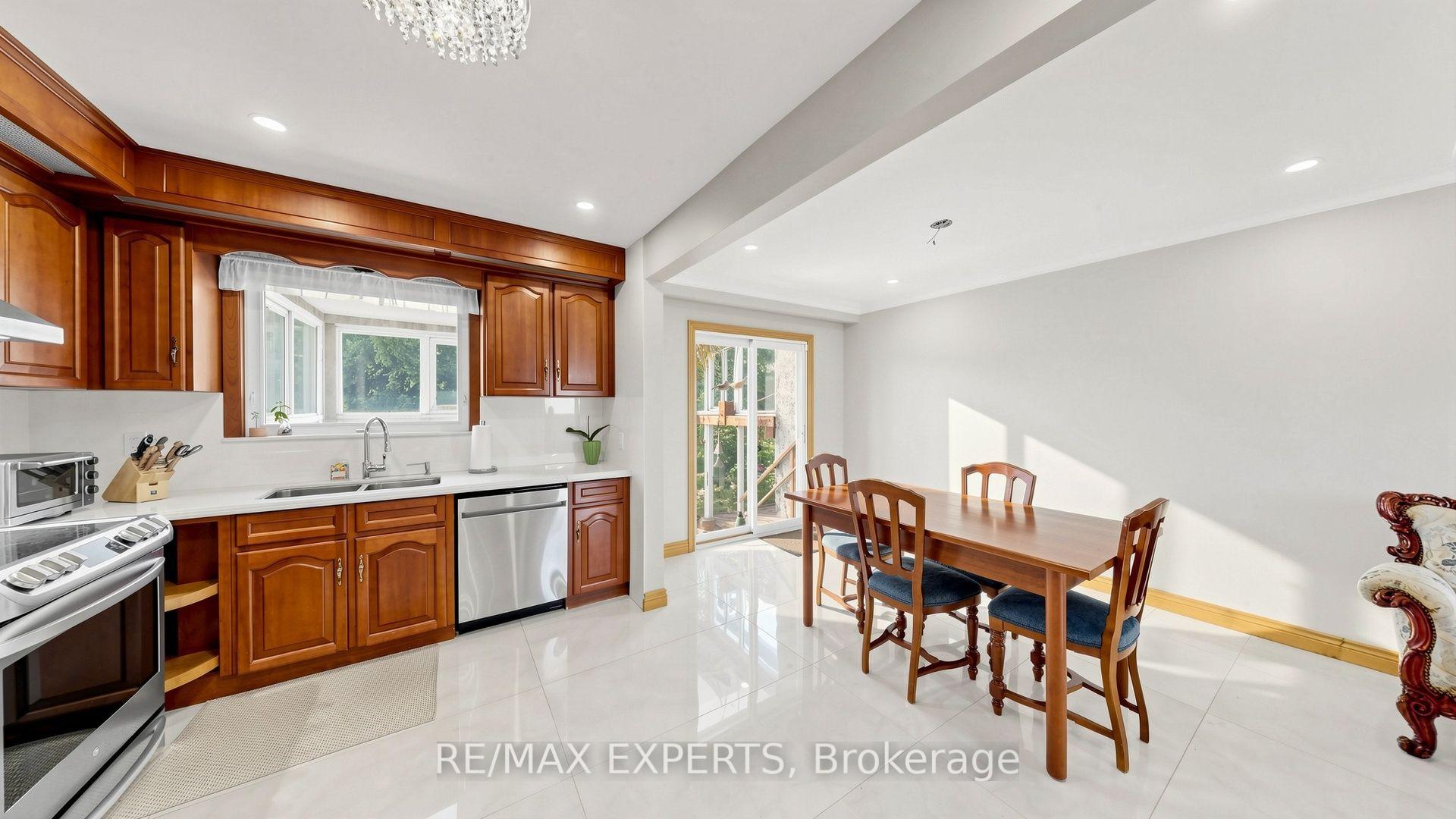 Photo 17 of 145 Gloucester Grove, Toronto, Oakwood Village — HOMEH