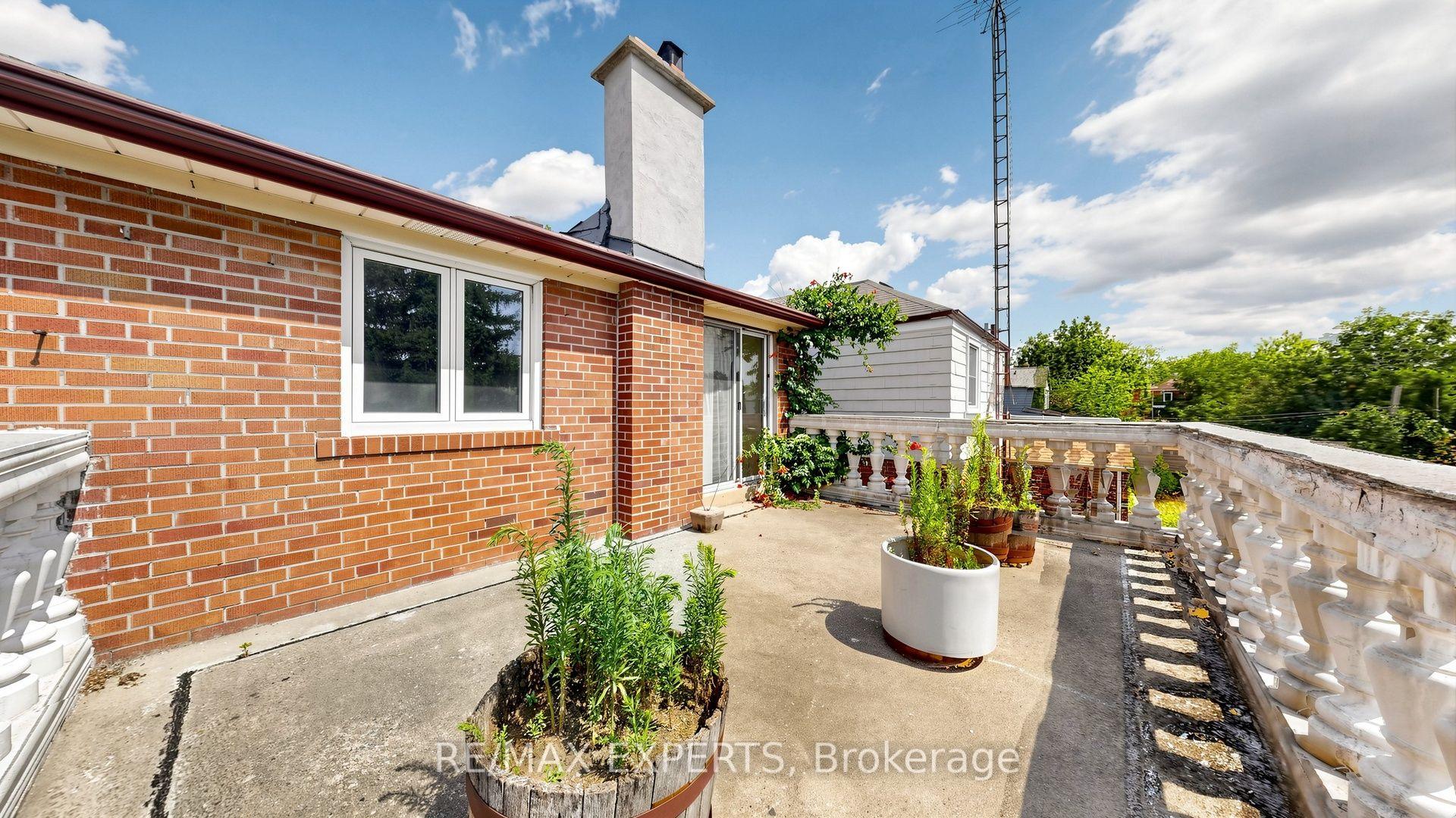 Photo 40 of 145 Gloucester Grove, Toronto, Oakwood Village — HOMEH
