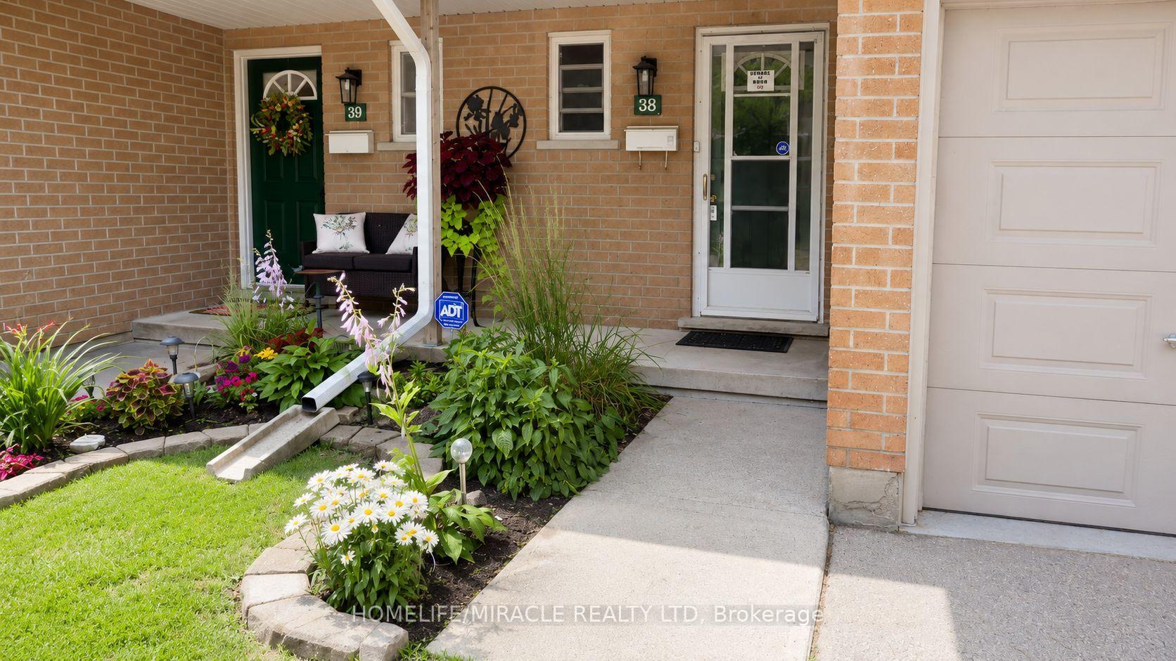 Photo 3 of Unit 38, 10 Holborn Court, Kitchener, Stanley Park — HOMEH