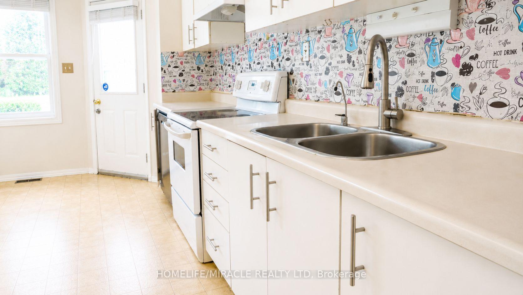 Photo 10 of Unit 38, 10 Holborn Court, Kitchener, Stanley Park — HOMEH