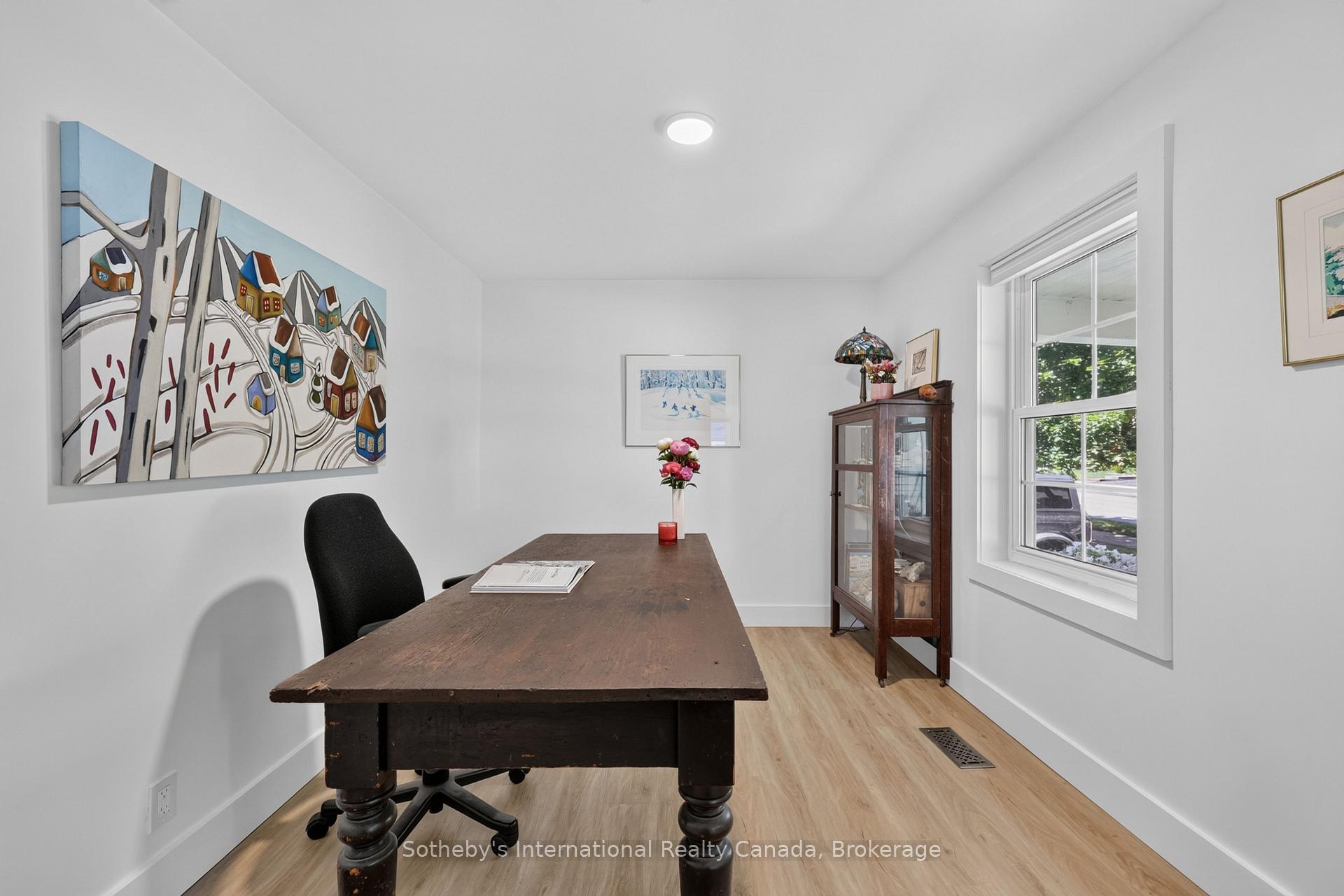Photo 5 of 131 Bruce Street S, Blue Mountains — HOMEH