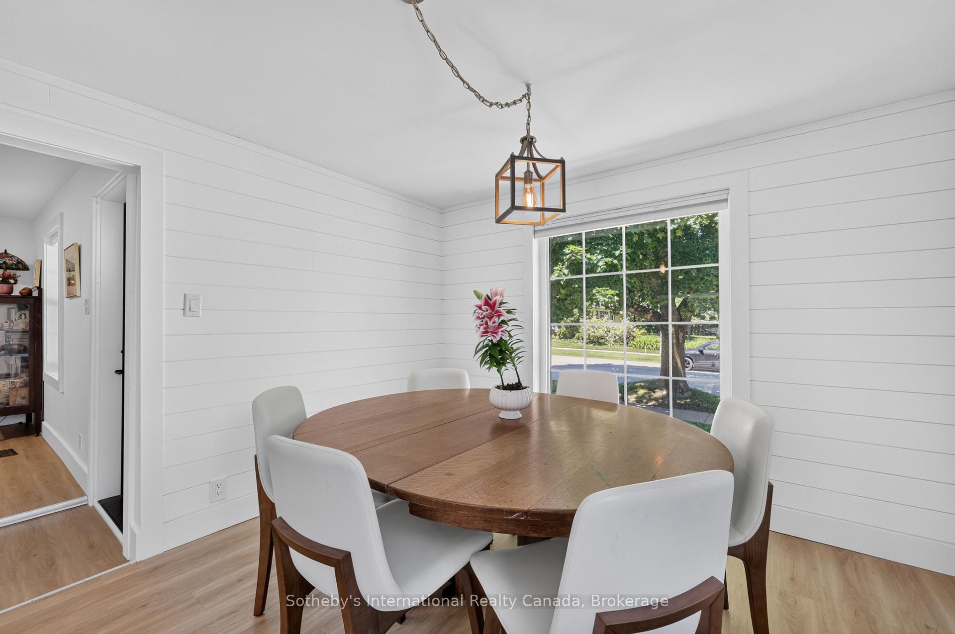 Photo 8 of 131 Bruce Street S, Blue Mountains — HOMEH