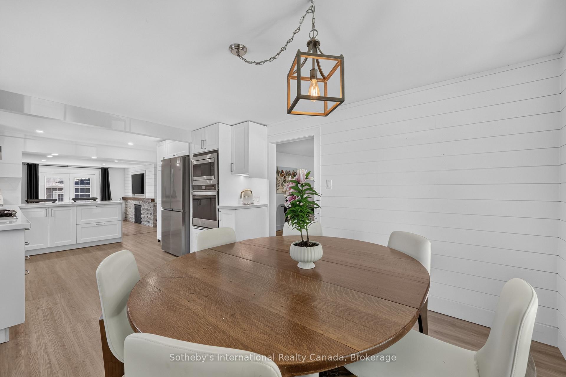 Photo 9 of 131 Bruce Street S, Blue Mountains — HOMEH