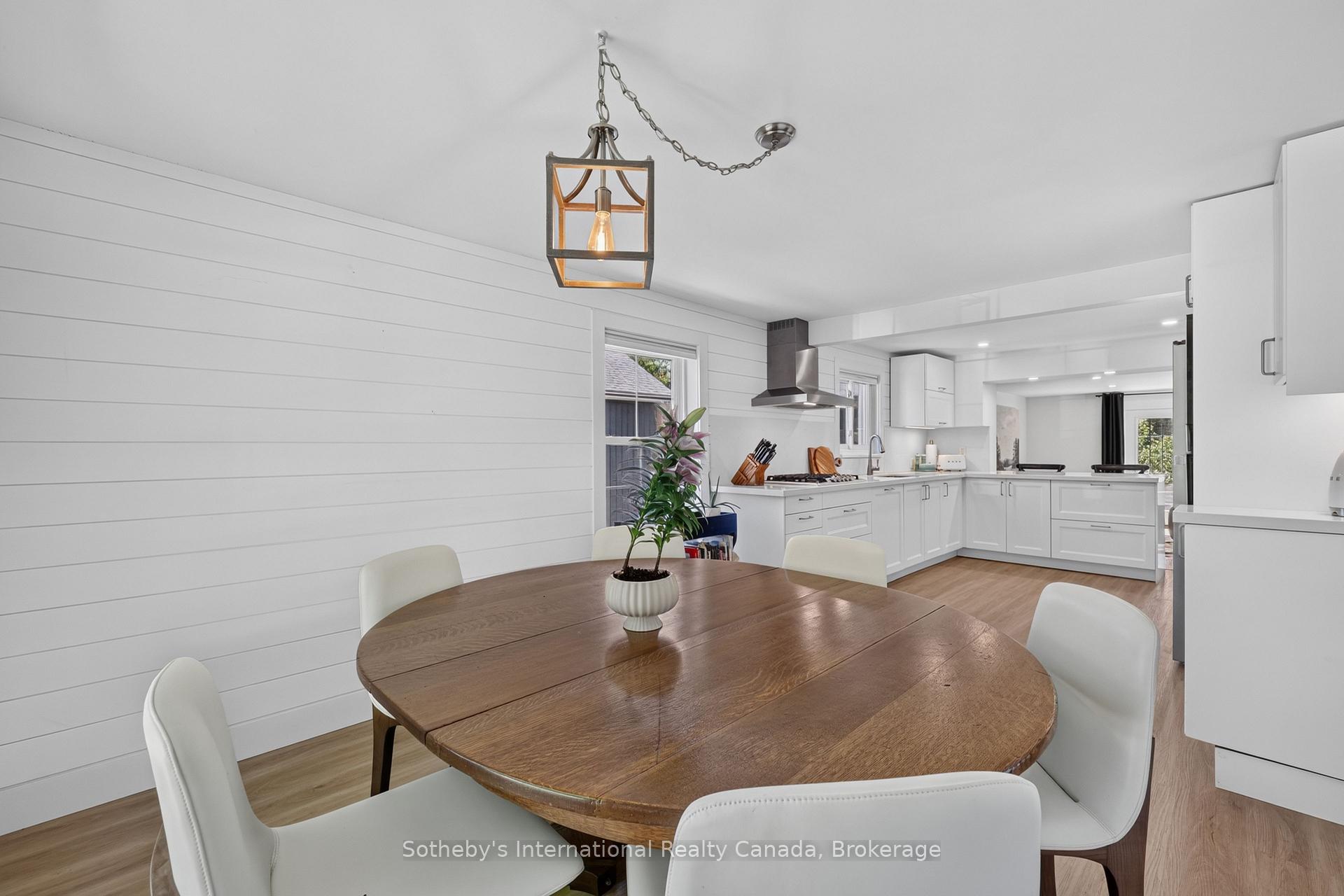 Photo 10 of 131 Bruce Street S, Blue Mountains — HOMEH