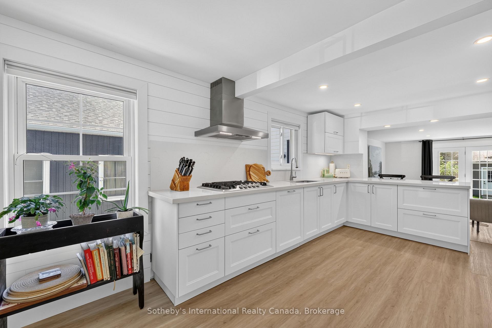 Photo 11 of 131 Bruce Street S, Blue Mountains — HOMEH