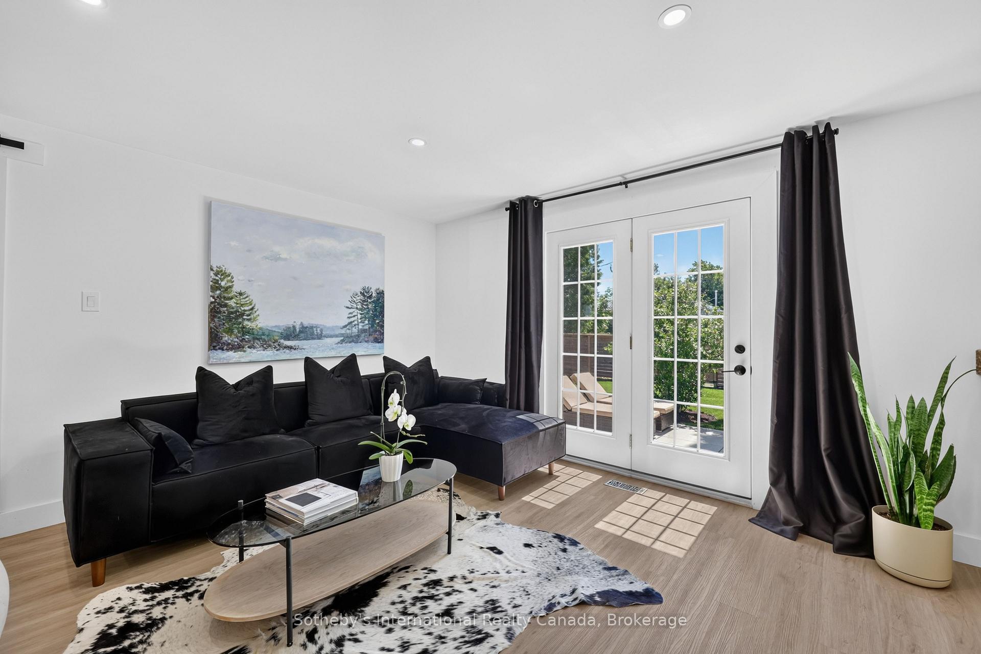 Photo 17 of 131 Bruce Street S, Blue Mountains — HOMEH