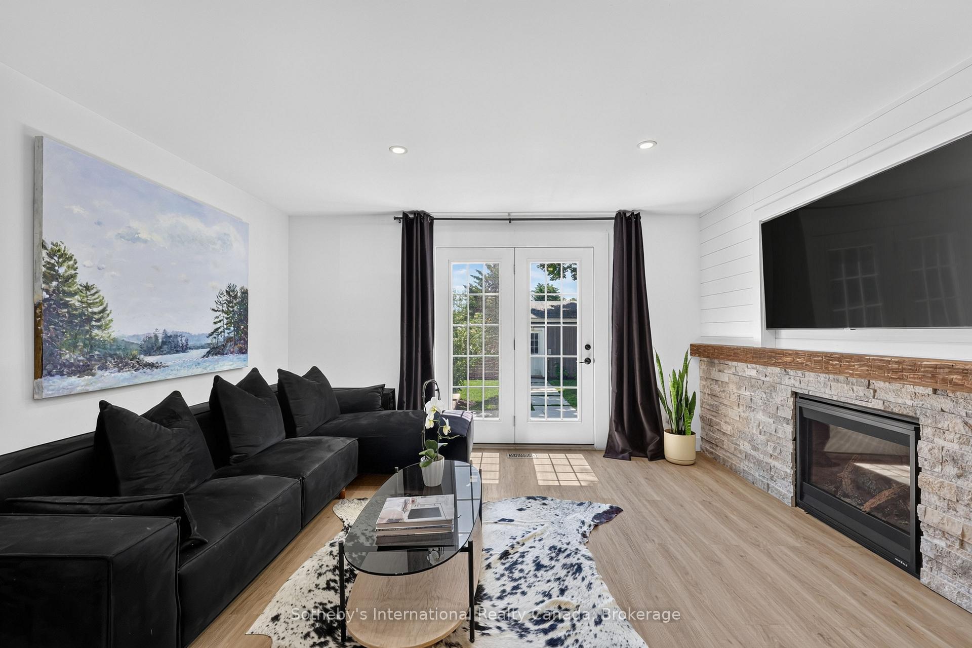 Photo 18 of 131 Bruce Street S, Blue Mountains — HOMEH