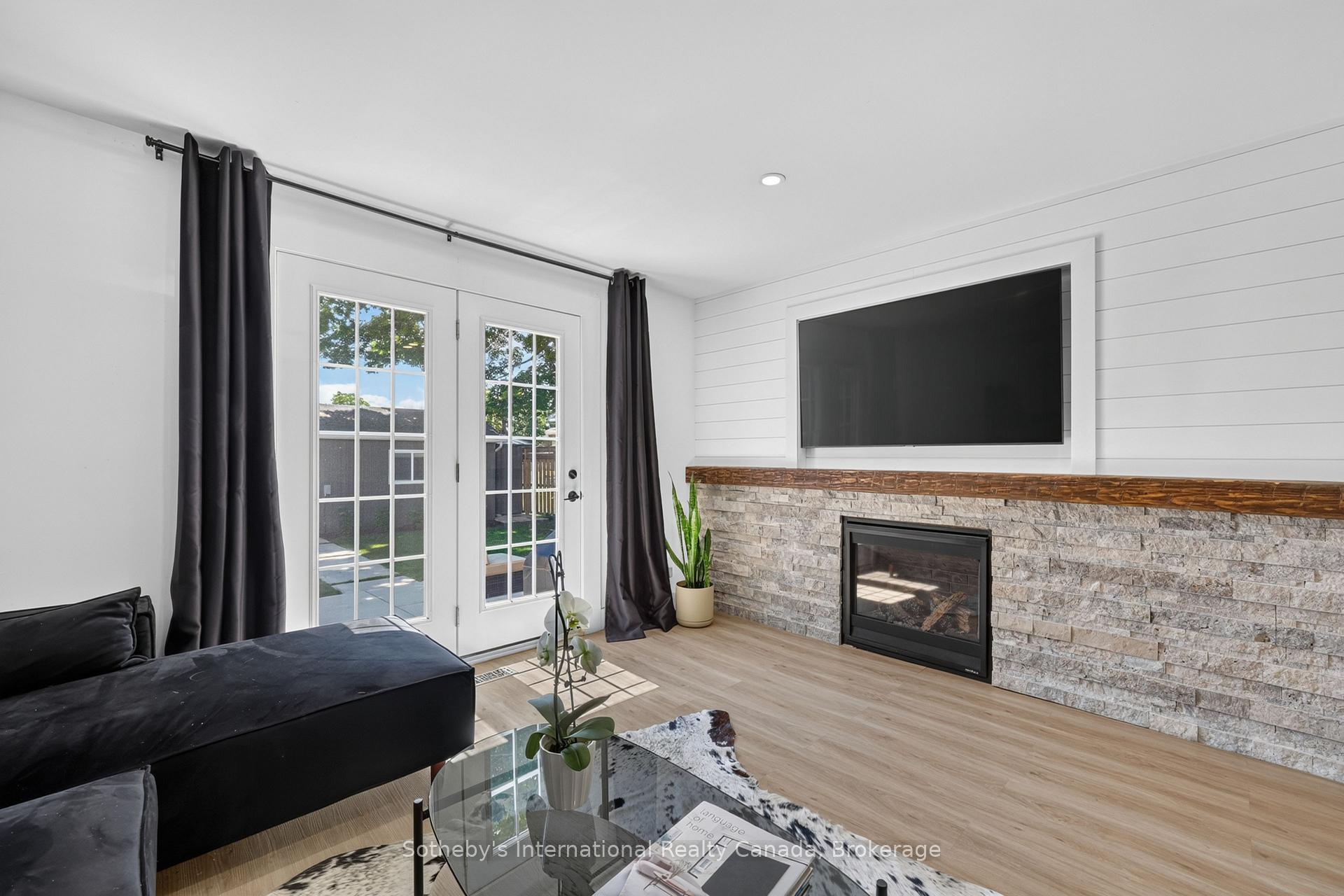 Photo 19 of 131 Bruce Street S, Blue Mountains — HOMEH