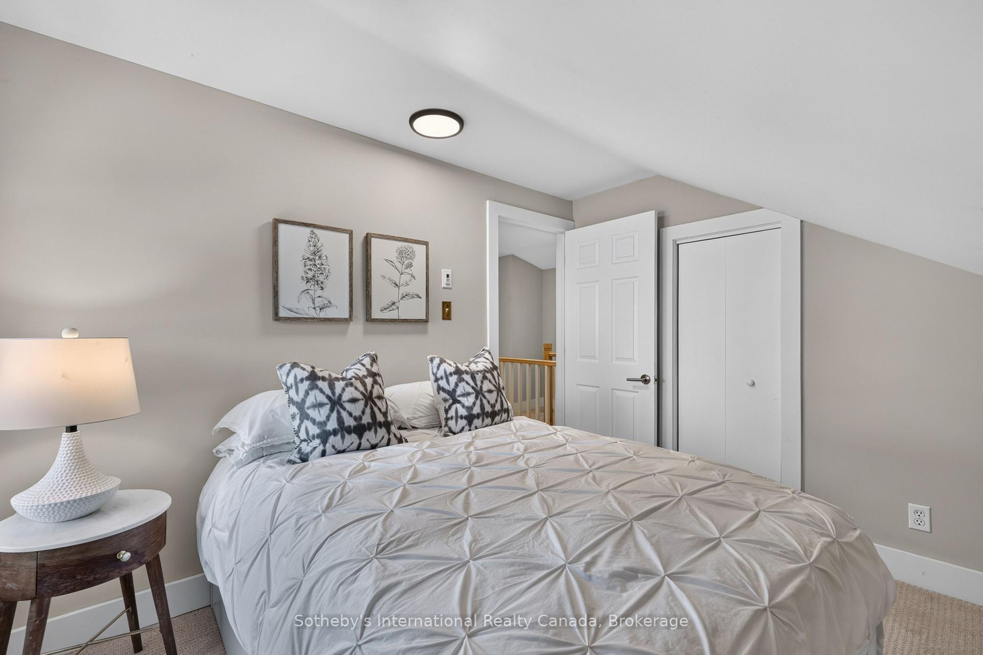 Photo 33 of 131 Bruce Street S, Blue Mountains — HOMEH